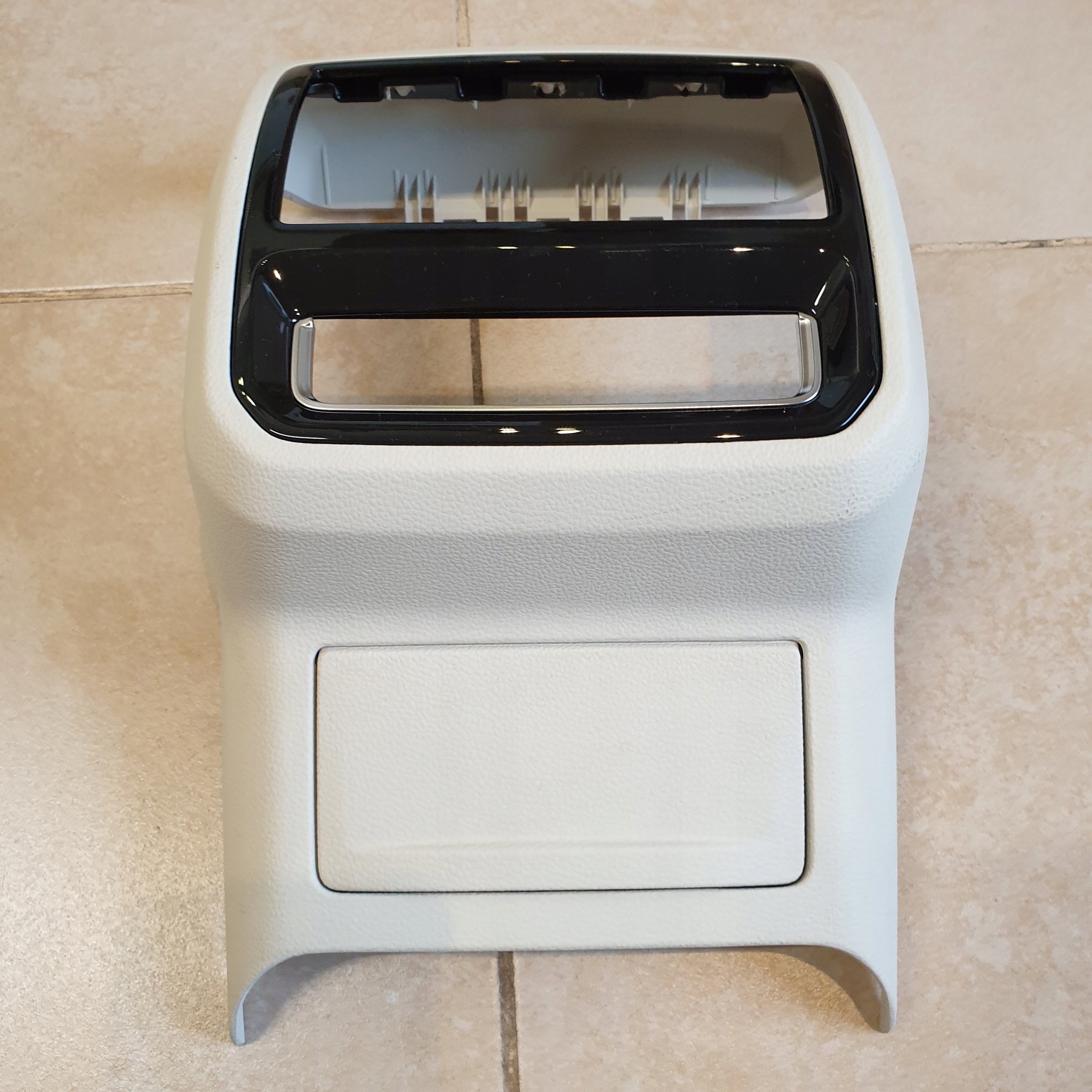 OSŁONA OBUDOWA TUNELU TYŁ DEKOR VW PASSAT B8 3G OE Numer katalogowy części 3G0861737 3G0863365