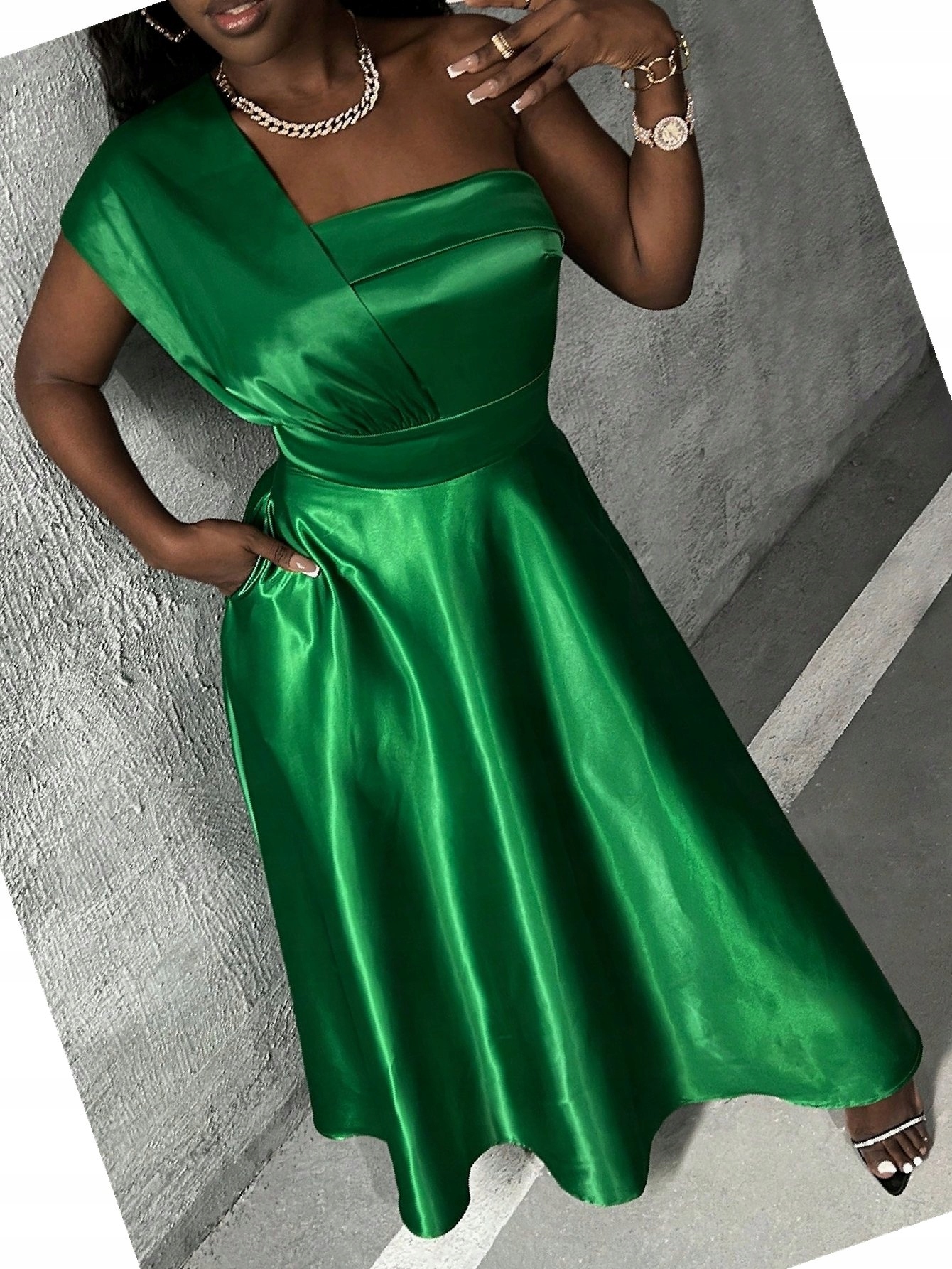 Šaty Balová na jedno rameno Zelená Saténová M 38