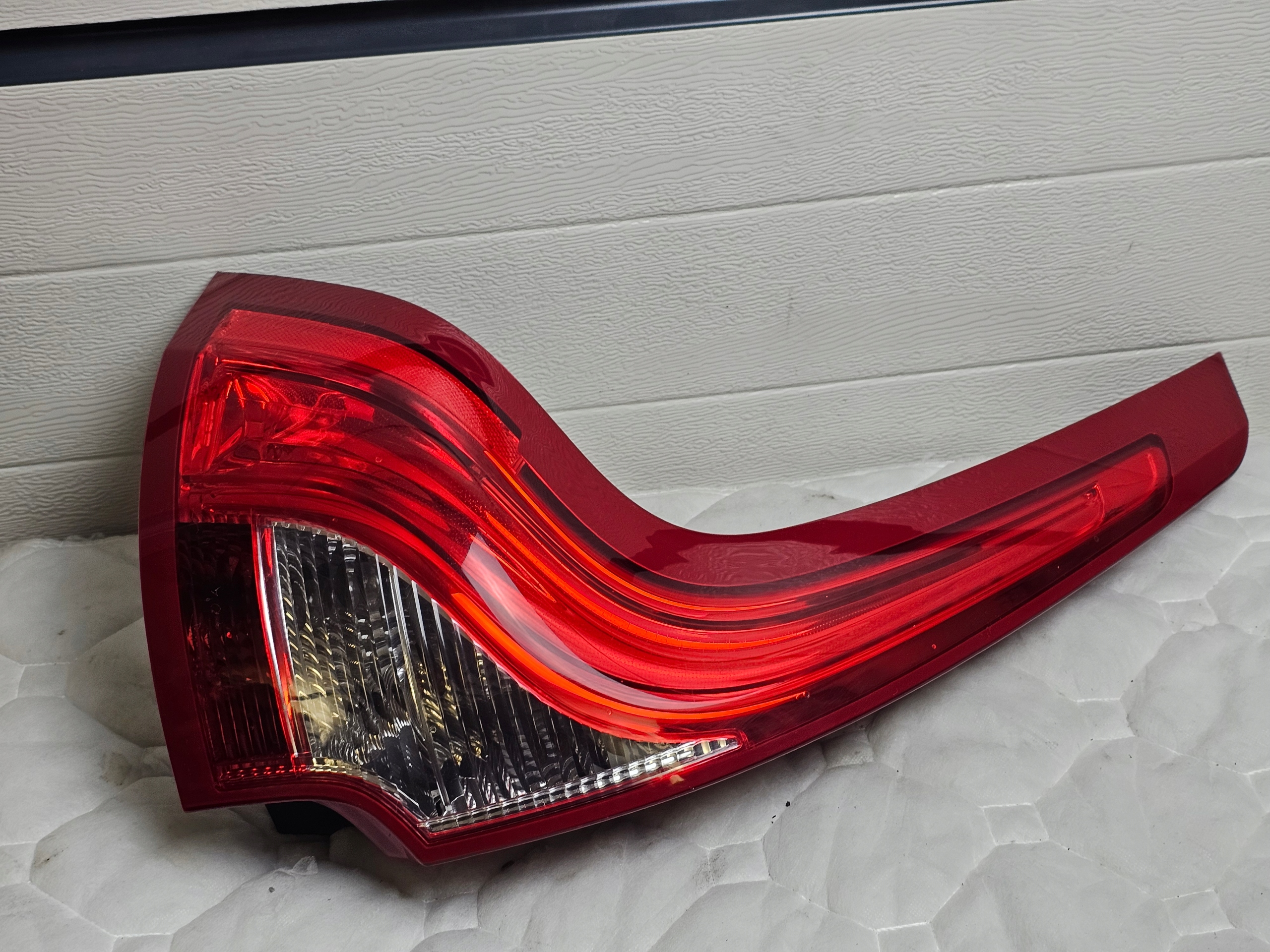 LAMPA REFLEKTOR TYL TYLNA EUROPA LEWA LEWY VOLVO XC60 31323034