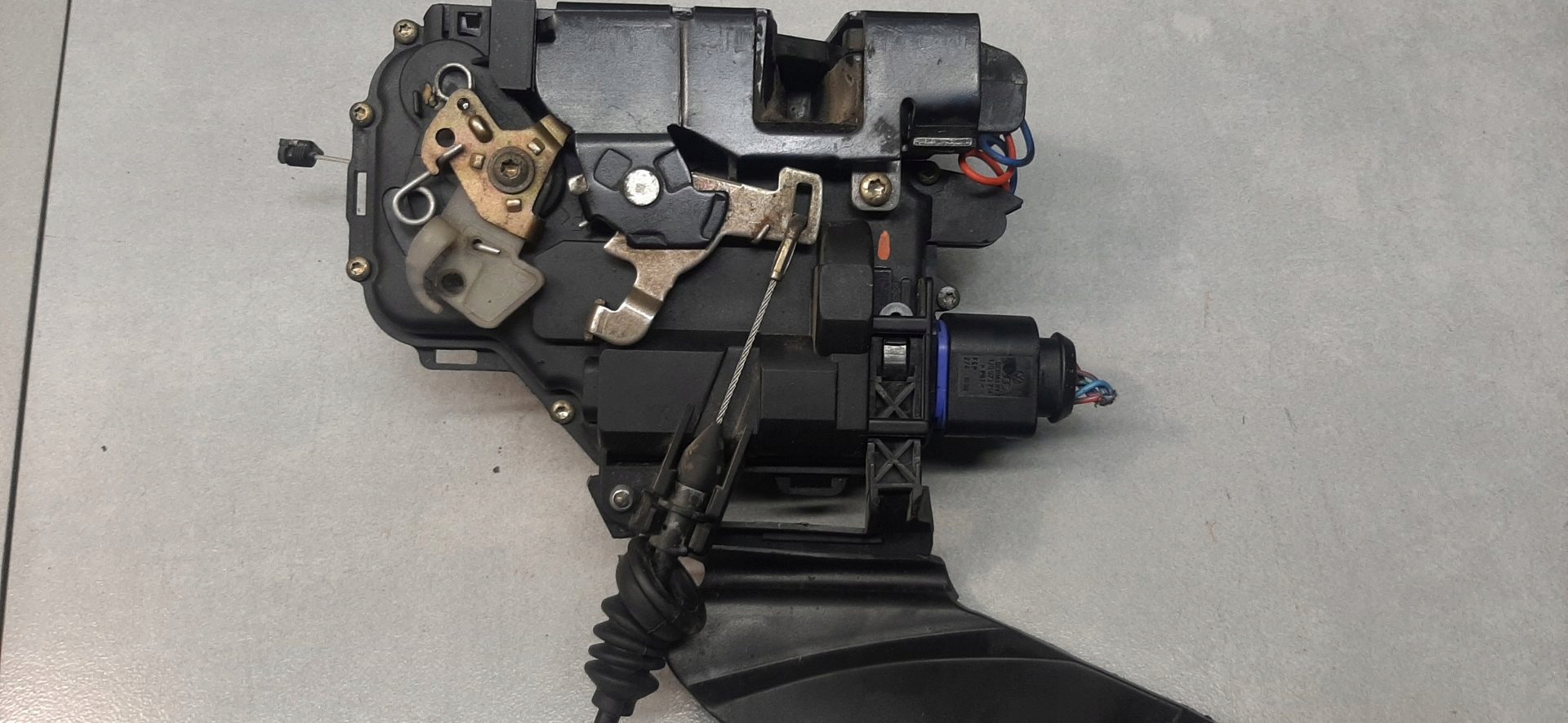 lock door right front FABIA and 1.4 3B1887016S