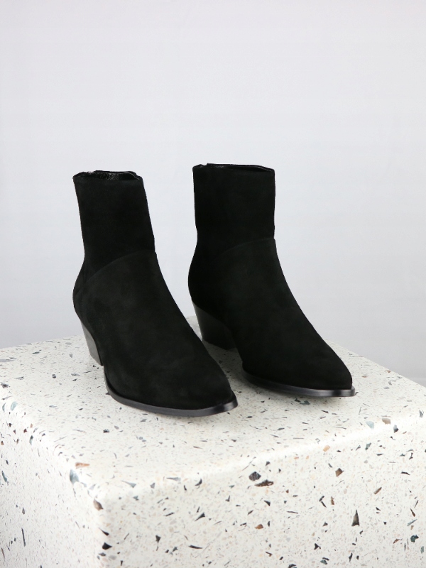 Kotníkové Boty ze semišové kůže, černé, klasické, na špici Liesa & Mary 42