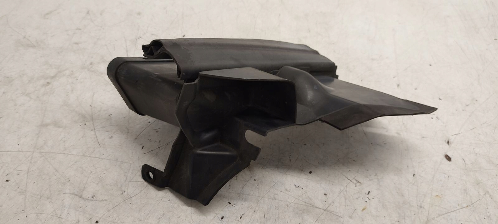 air duct air line right Mercedes W208 2,0 compressor;