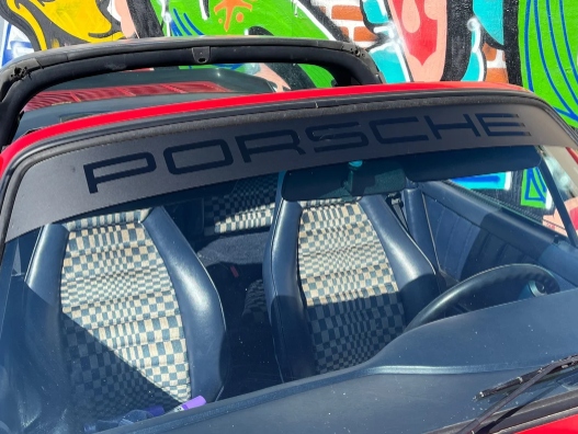 Nálepka na slnečný pás Porsche čierna matná negatívna
