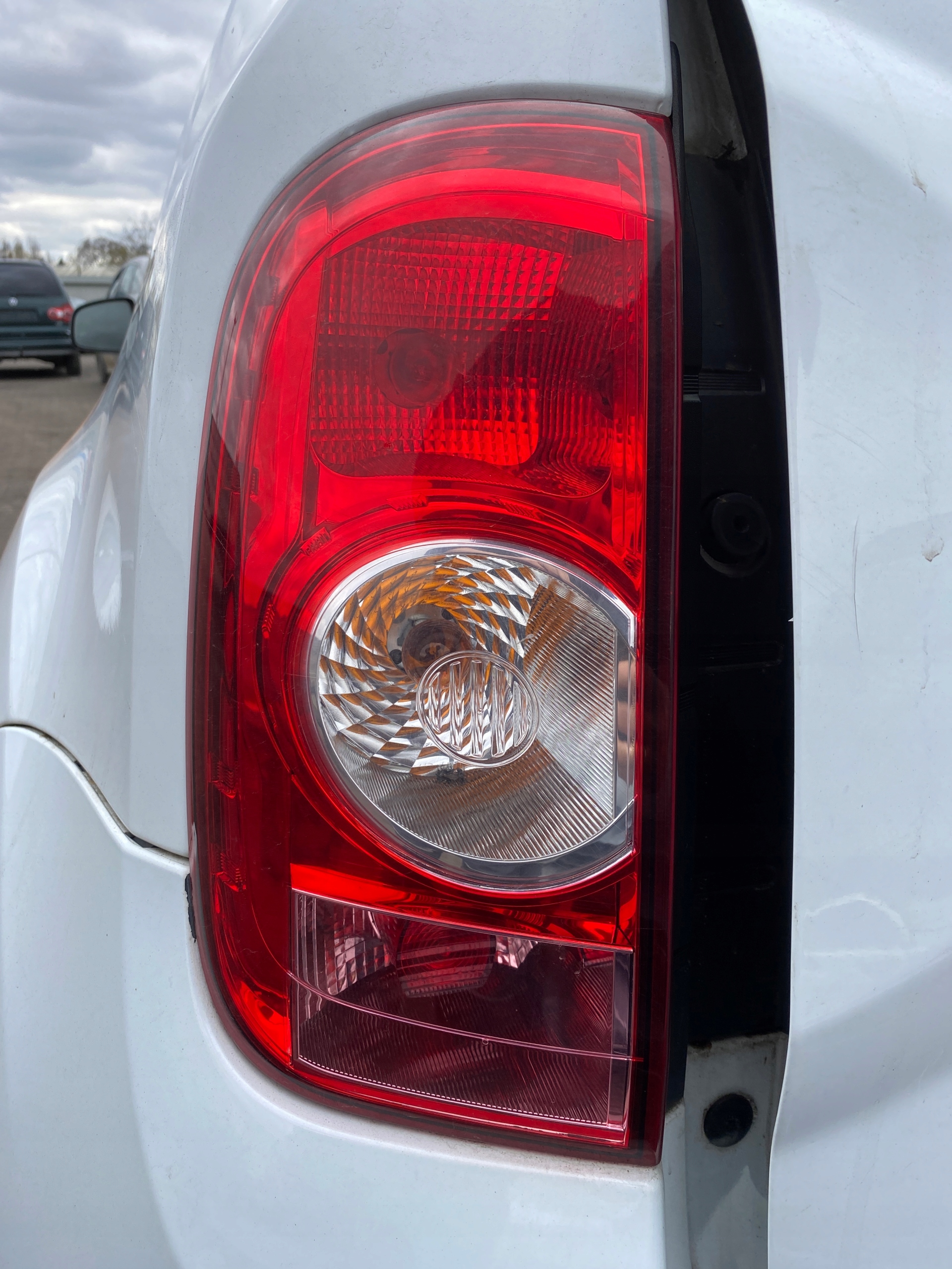 Dacia Duster 1 and 10-18 light rear rear part left