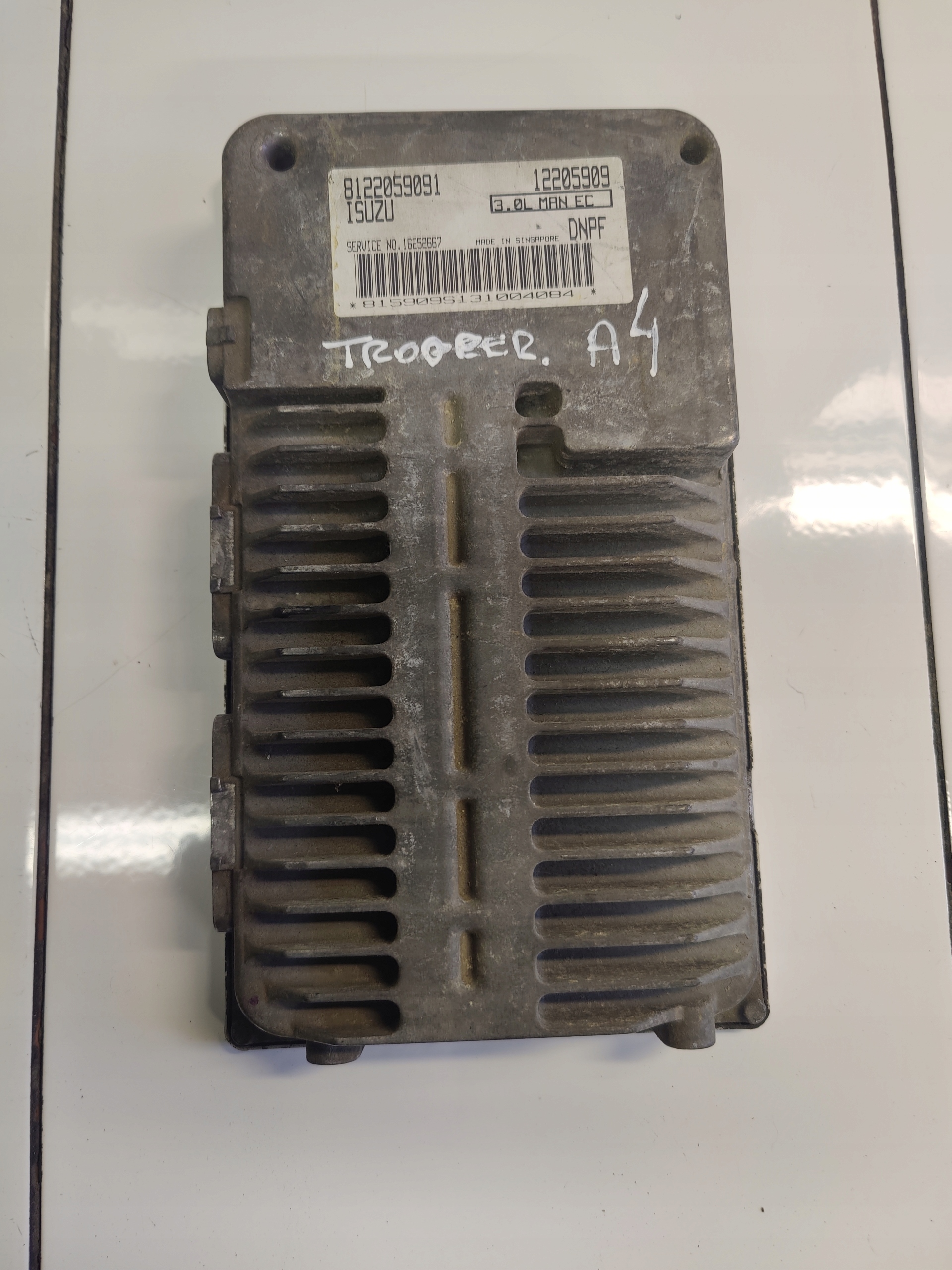 ISUZU TROOPER 3.0DTI computer 8122059091