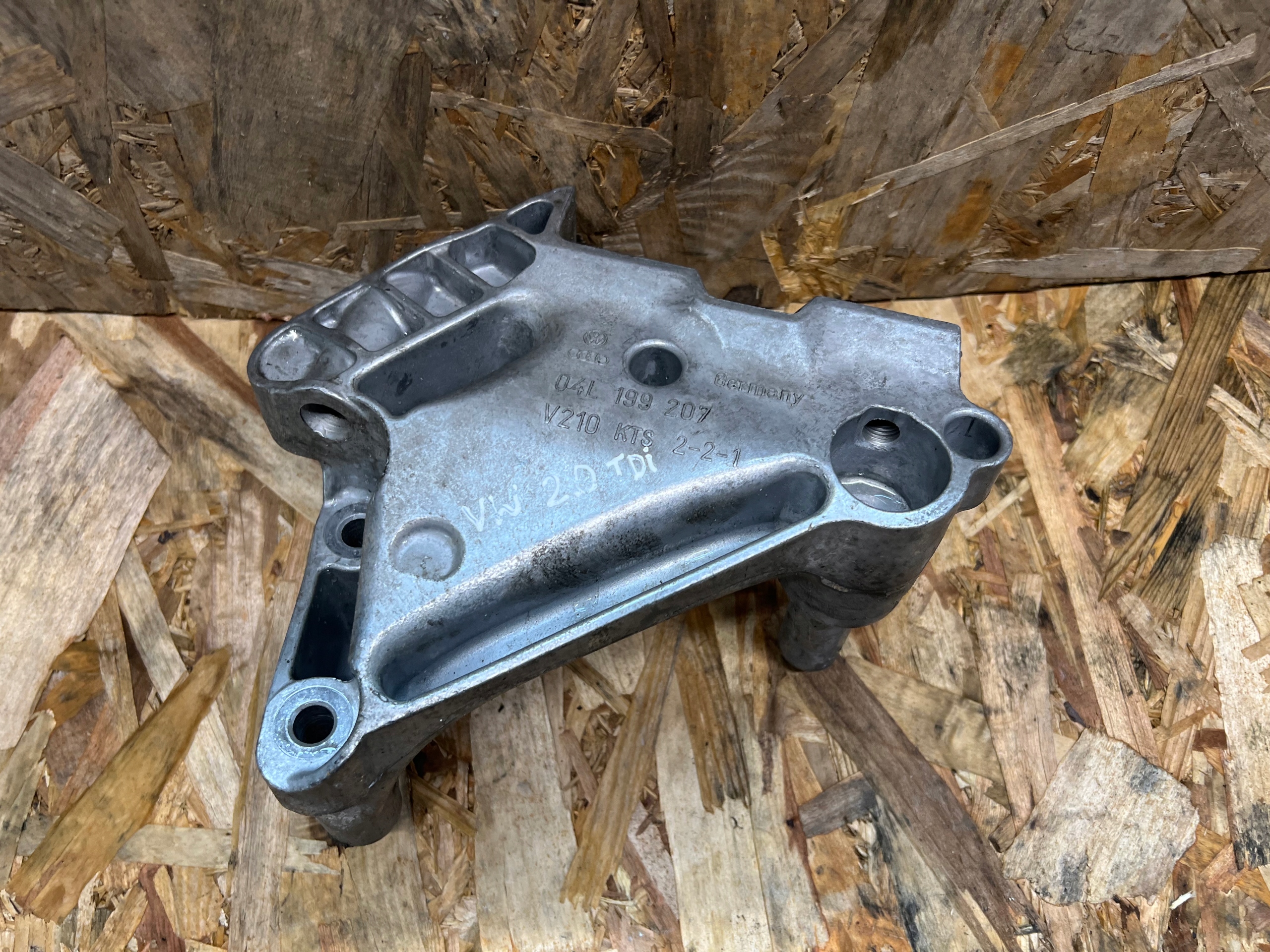 holder engine mount VW SKODA AUDI 2.0TDI CRM 04L199207