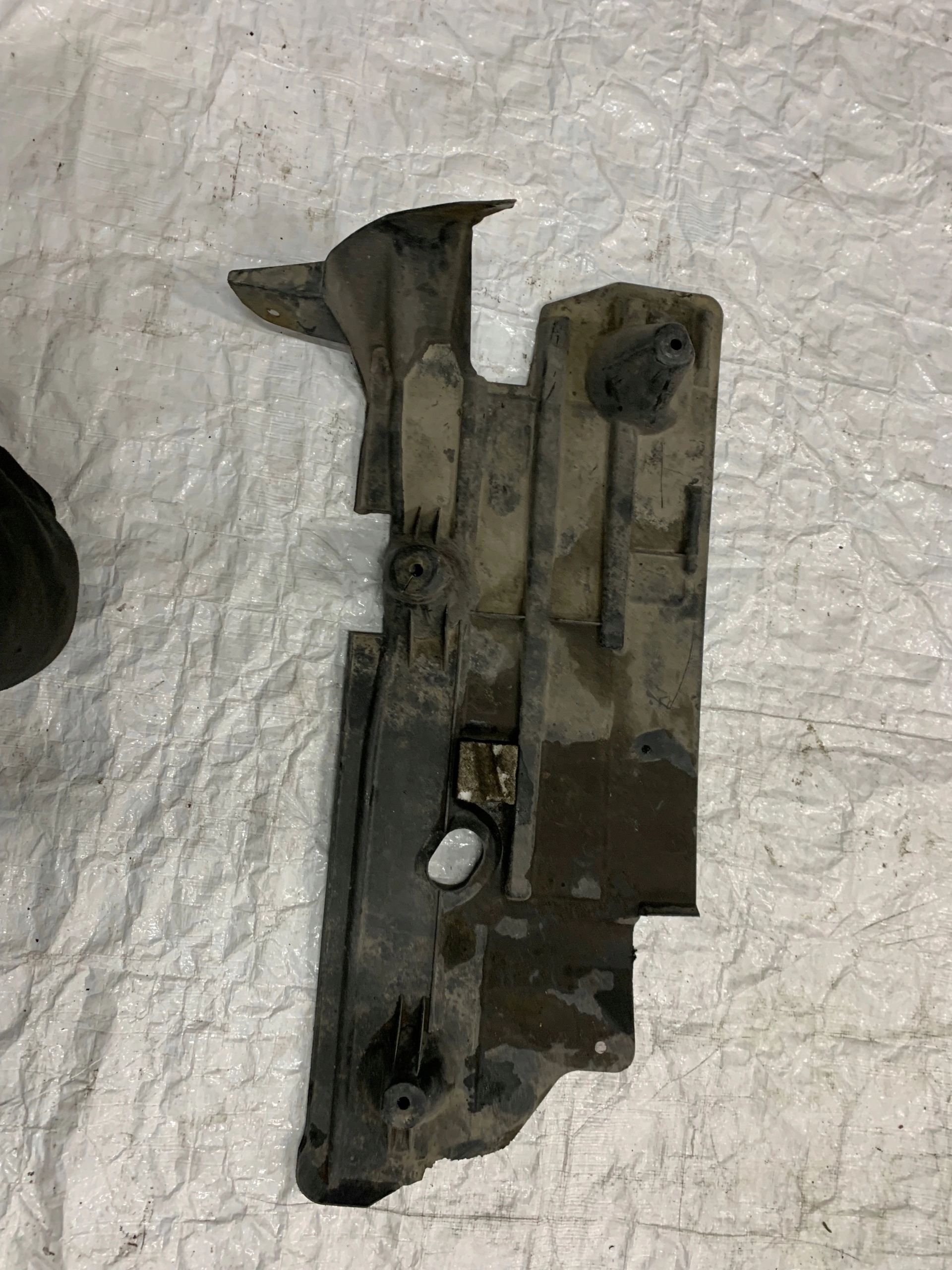 cover chassis right rear part FORD MONDEO MK4