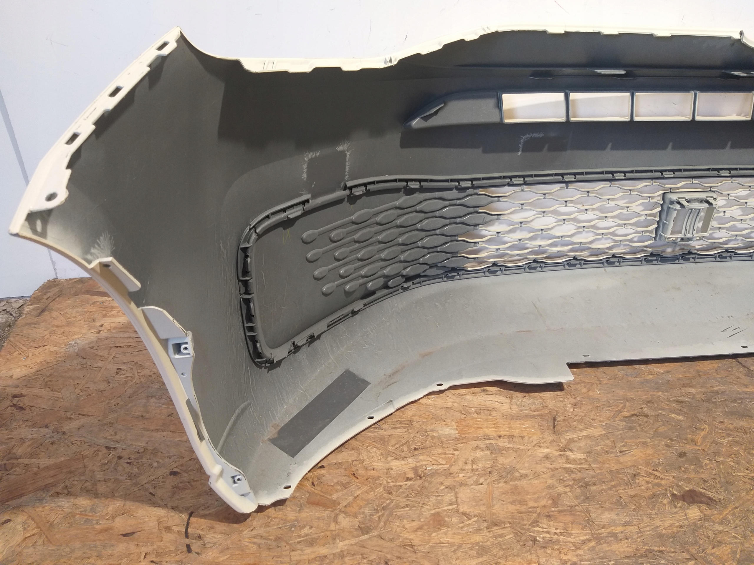bumper front VW Volkswagen Caddy V 2K7 2K7807221A