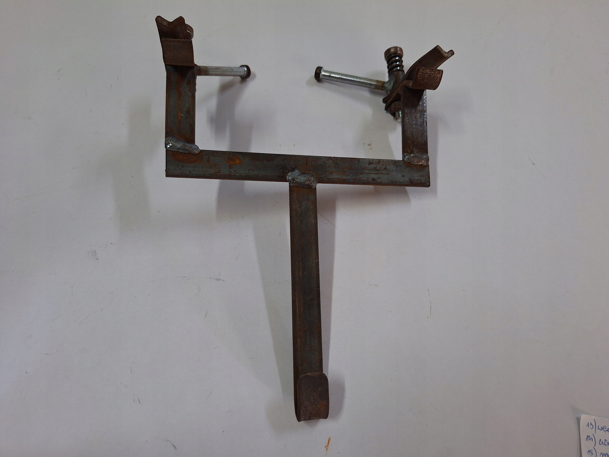 Upevnění držáku pro úchytku muničního boxu M-72 K-750 Ural Dněpr Bmw