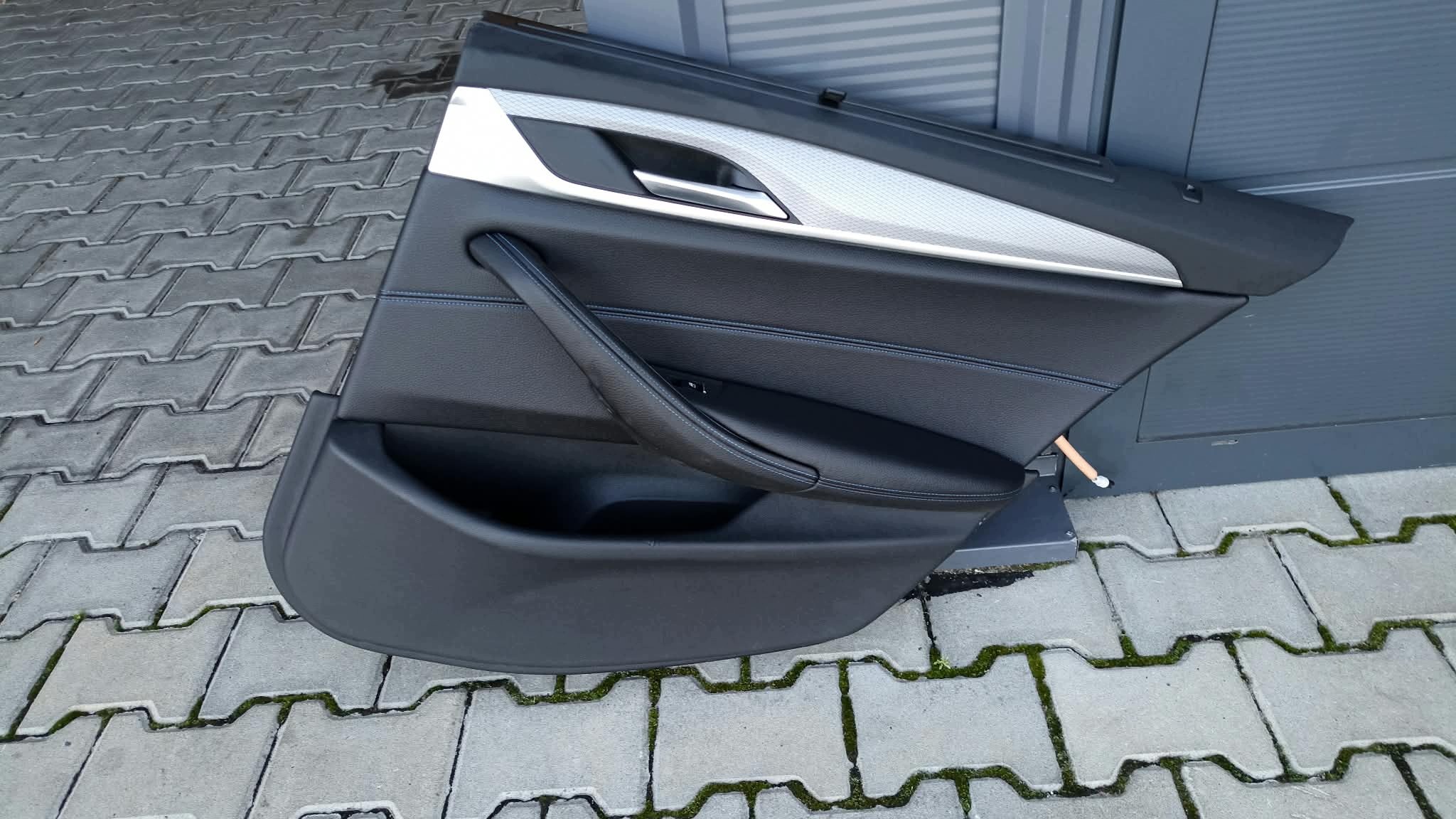 BMW 5 G30 side door right rear part leather NIC blinds