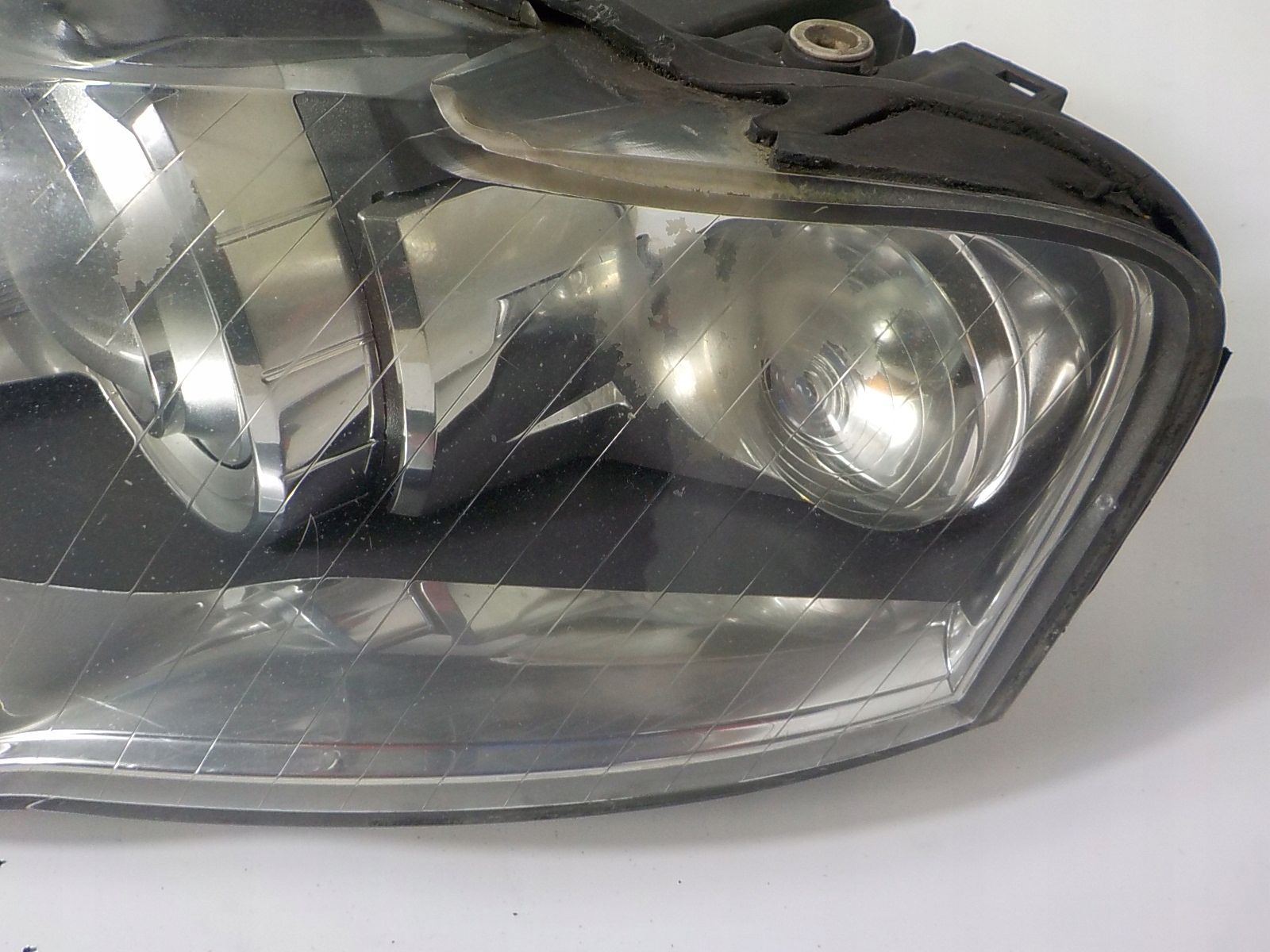 AUDI A4 B7 XENON light left front front UK 8E0941003
