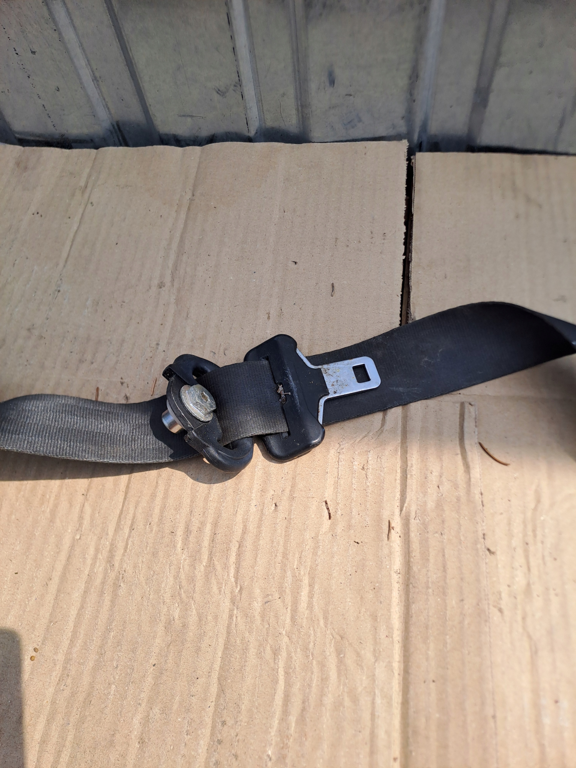 tension belt safety left front Nissan 86885JD00A