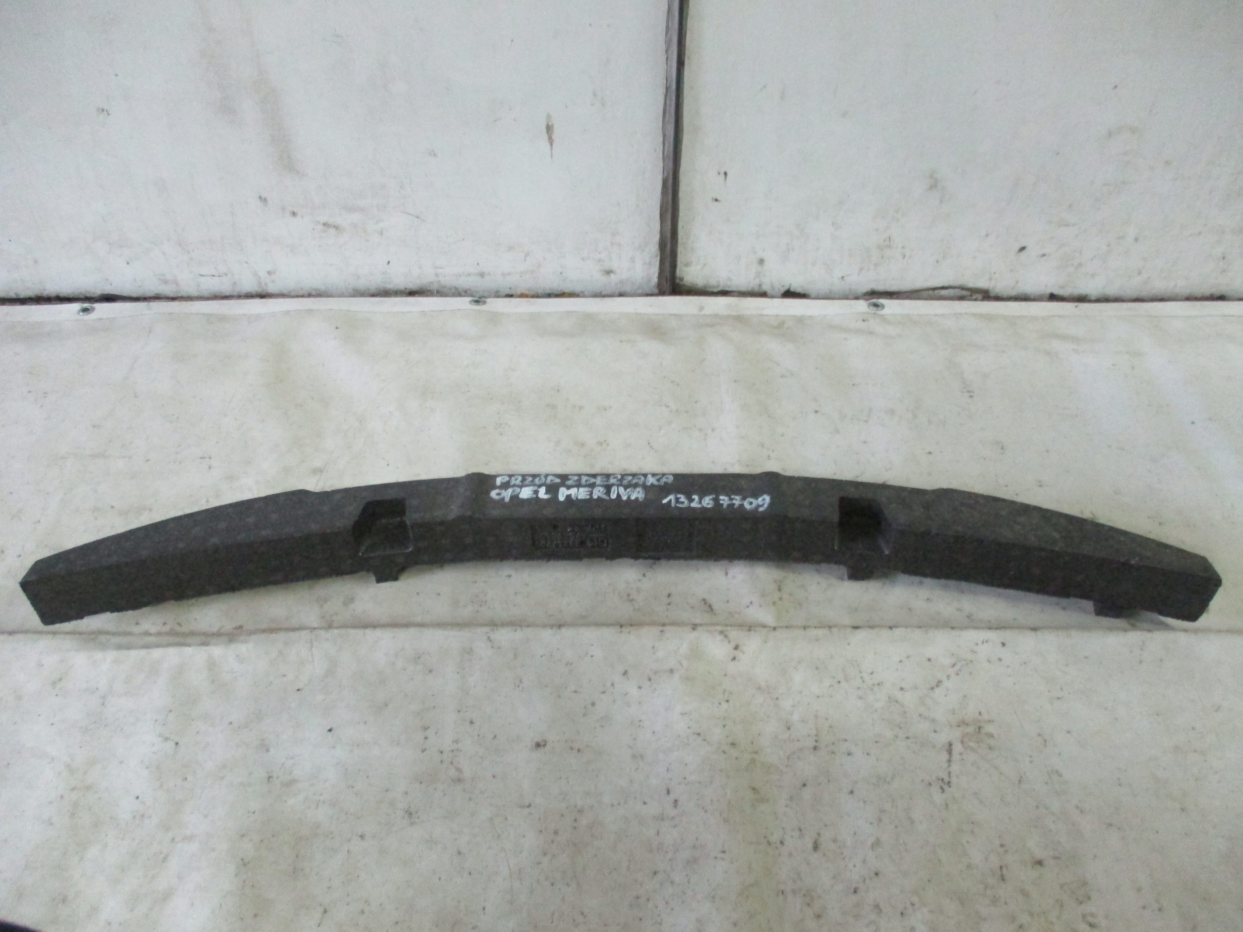 Absorber of a bumper front front Opel Meriva B 13267709