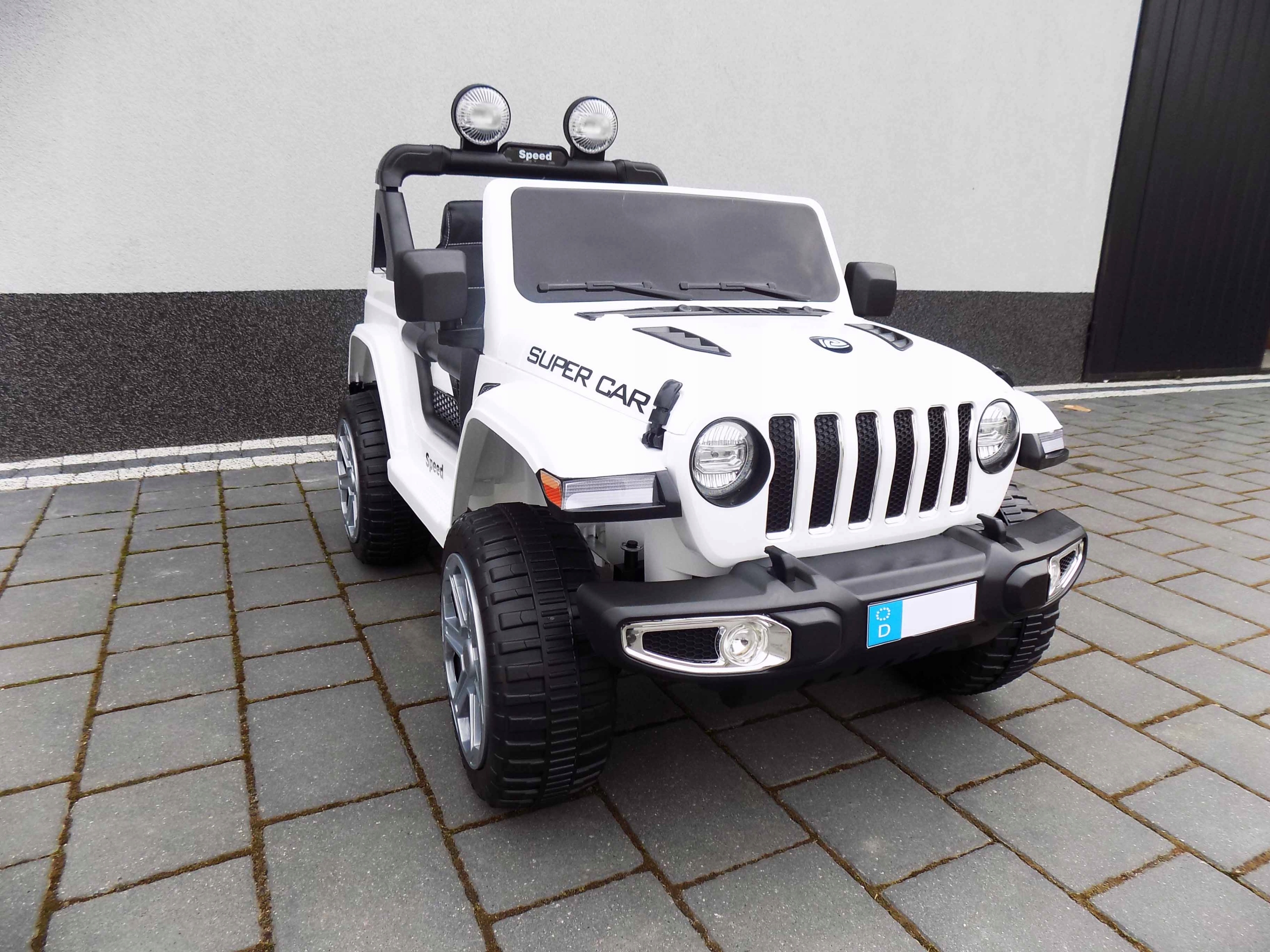 DUŻY JEEP 4X4 AUTO NA AKUMULATOR KLUCZYK BUJAK Bohater brak