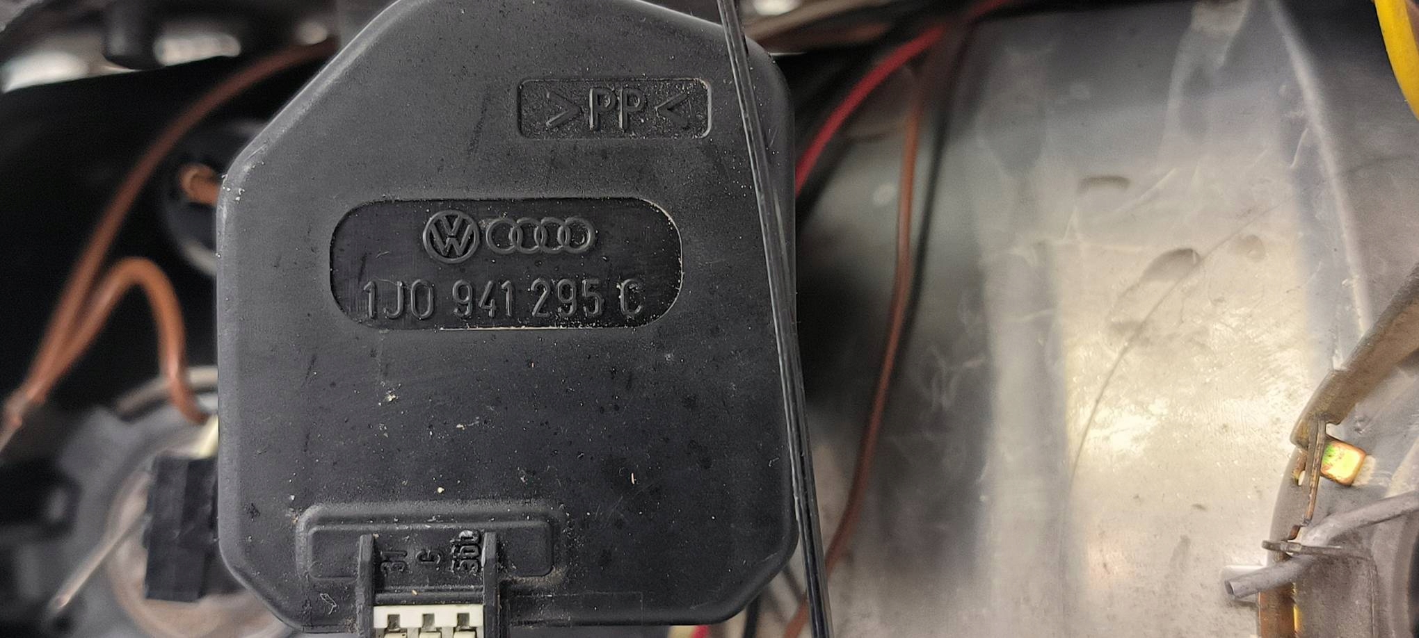 light right front 1J0941295C VOLKSWAGEN PASSAT B5