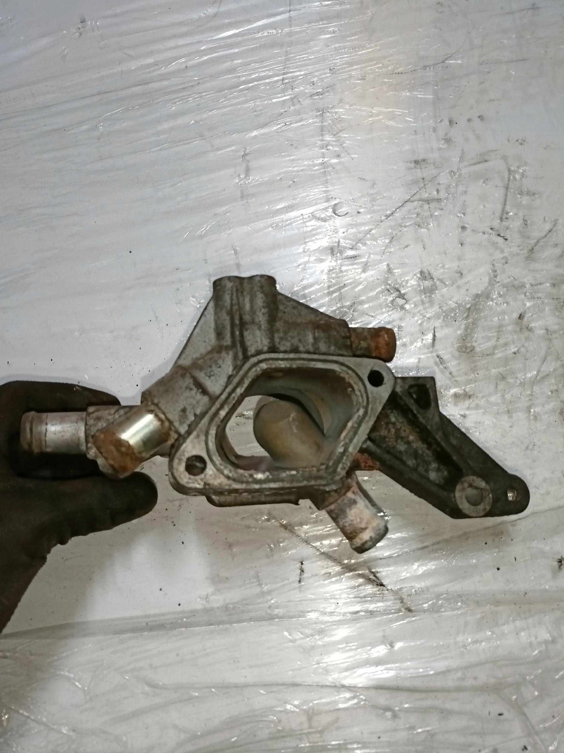 abdeckung gehäuse des thermostats OPEL ASTRA H III 1.7 CDTI