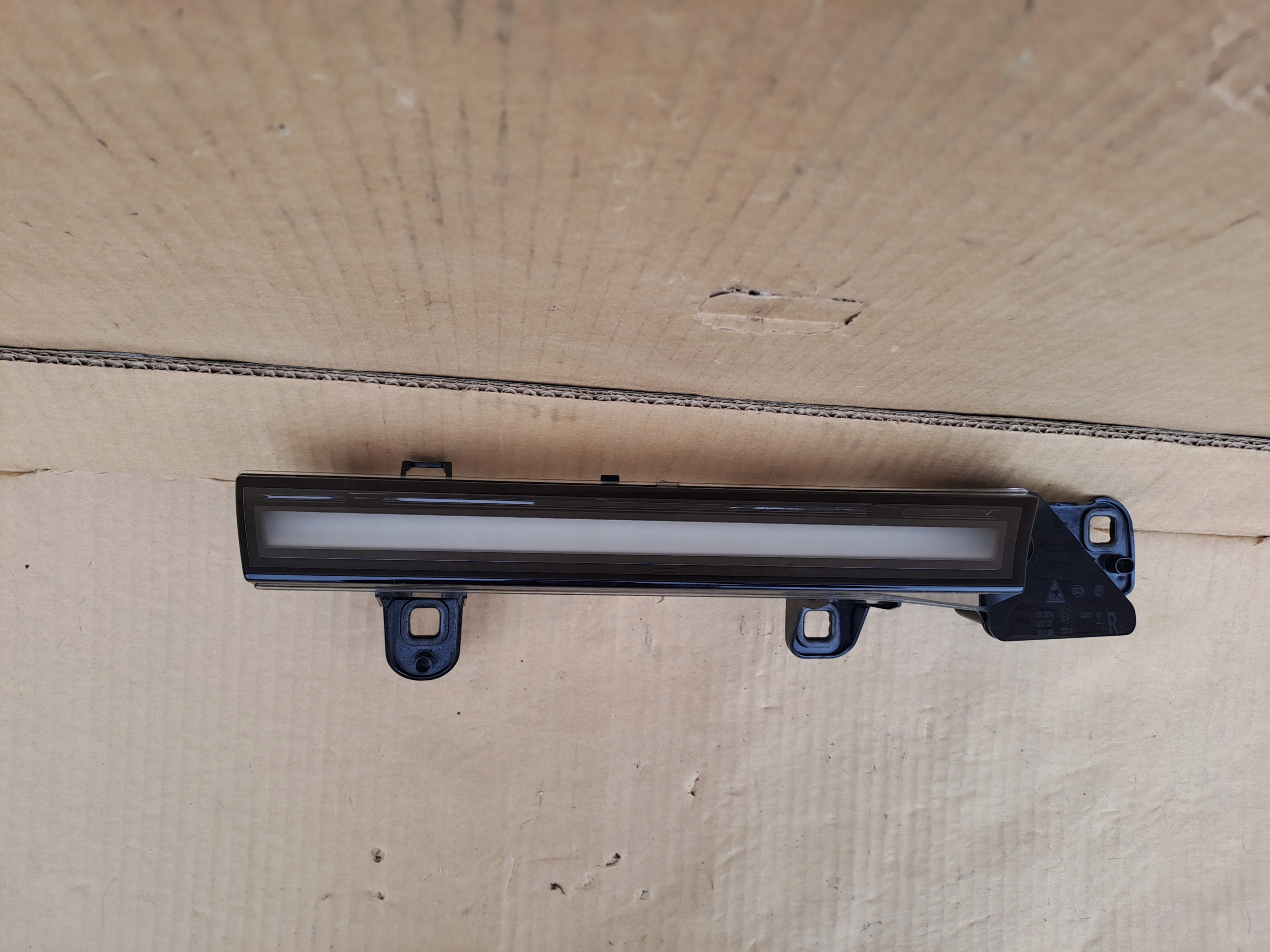 молдинг led свет в решетка радиатора правая vw ID BUZZ 1T3941654 оригинал