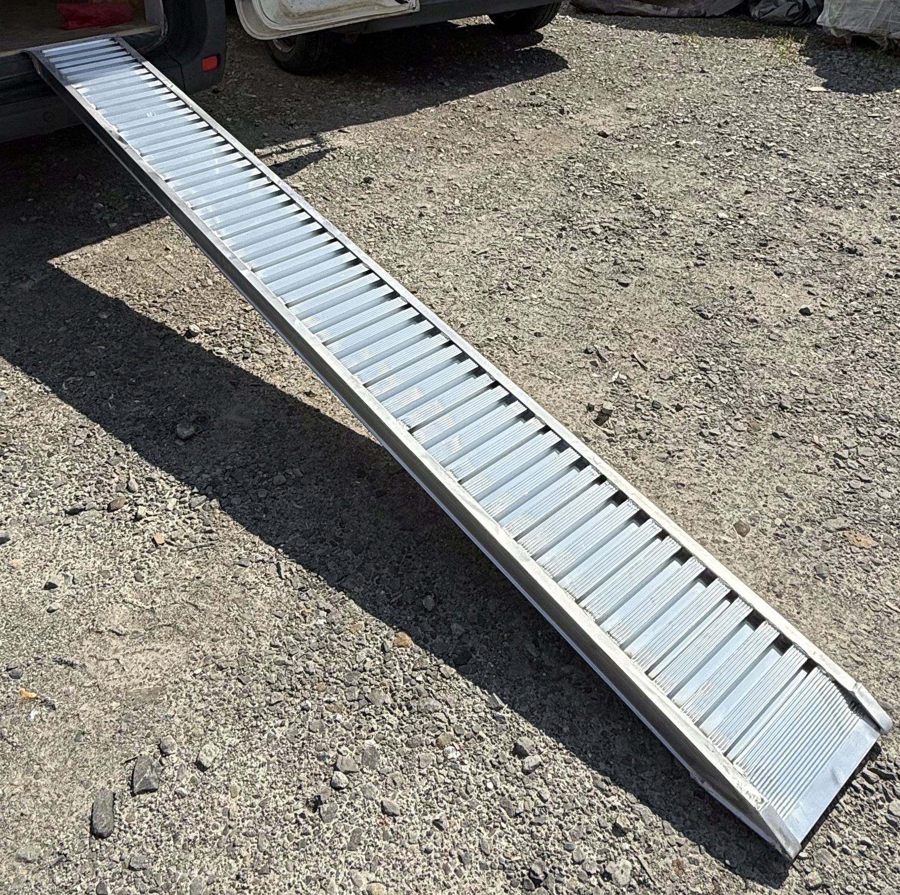 Motocyklová rampa s hliníkovým rámem, robustní pojezd, délka 3 m, až 700 kg