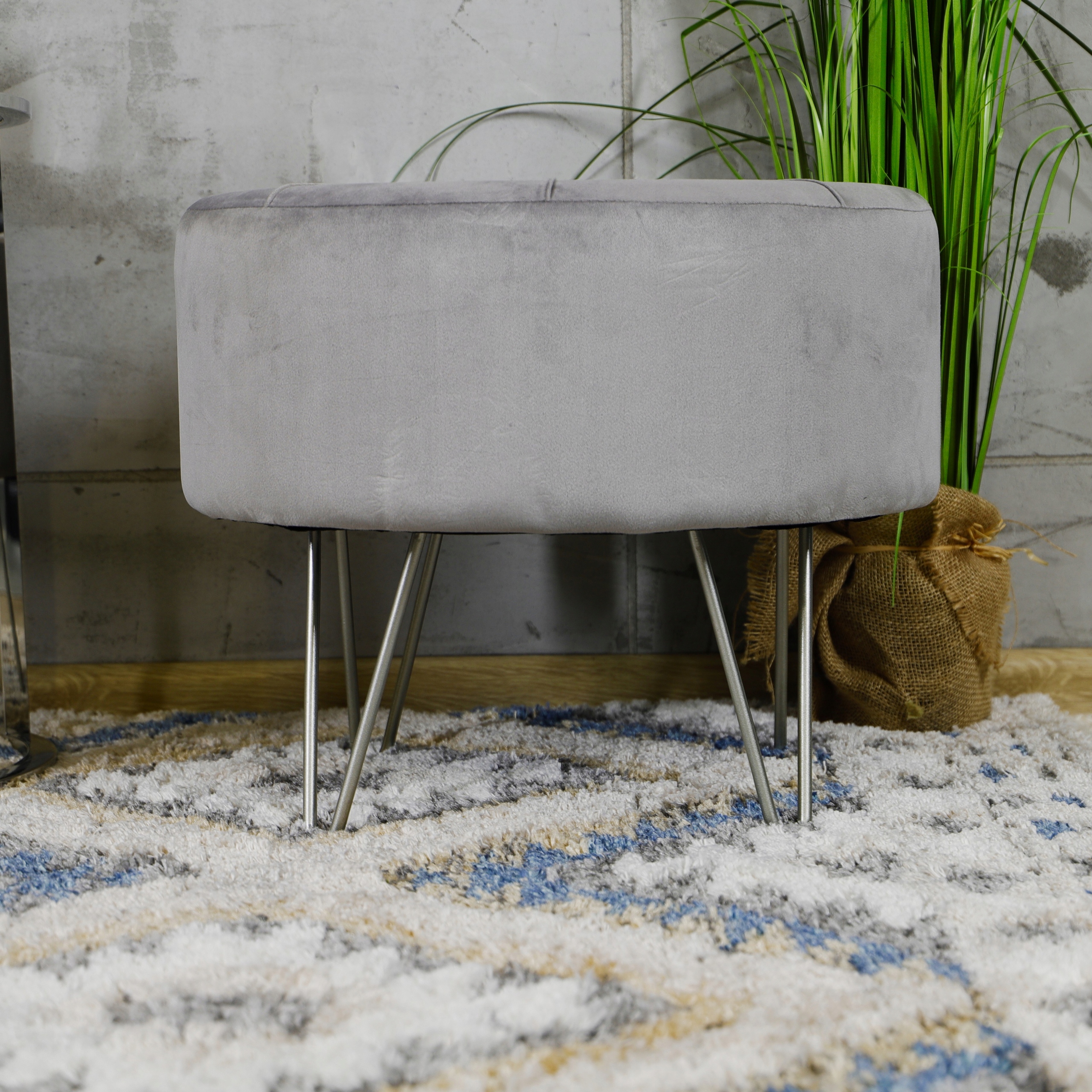 Nowoczesna szara okrągła pufa siedzisko 47x38cm Głębokość mebla 47 cm