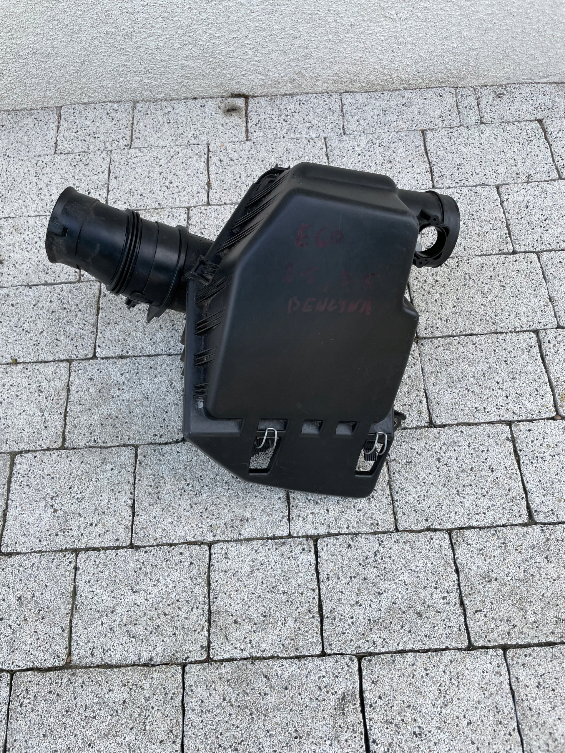 E61 E60 2.5i 3.0i air filter housing 7577779