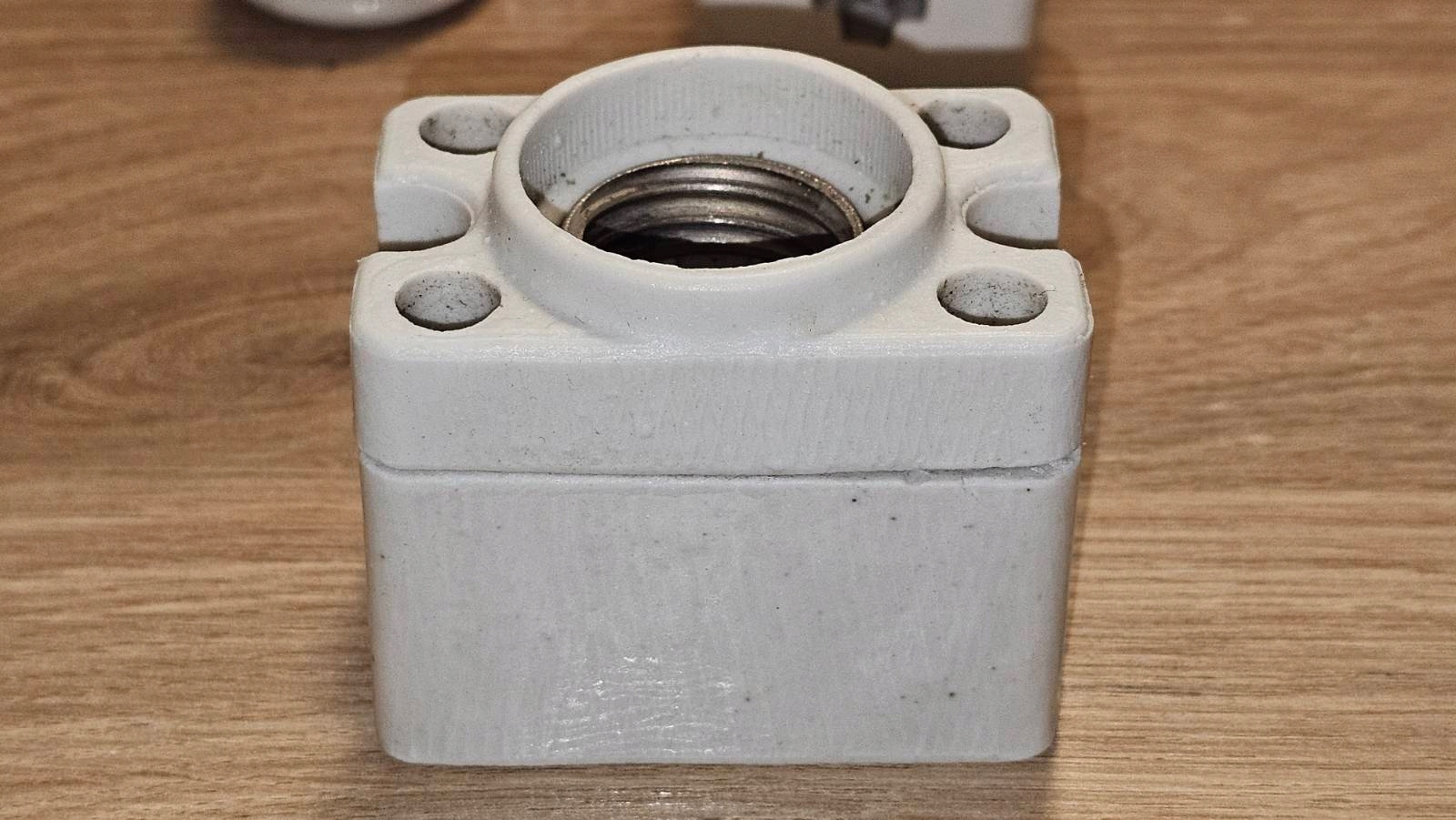 GNIAZDO PORCELANOWE BEZPIECZNIKOWE TYP 576 25A 660V Kod producenta 576