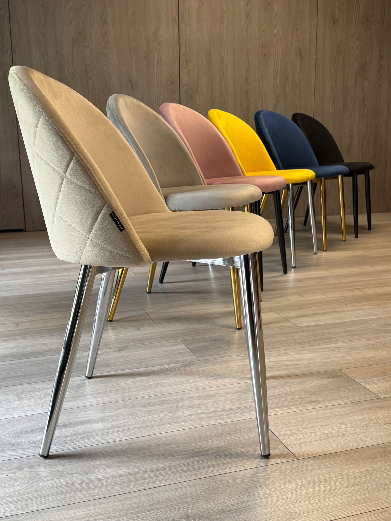 Krzesło tapicerowane welurowe fotel pikowane beż przeszycia Lugano.pro Wysokość siedziska 46 cm