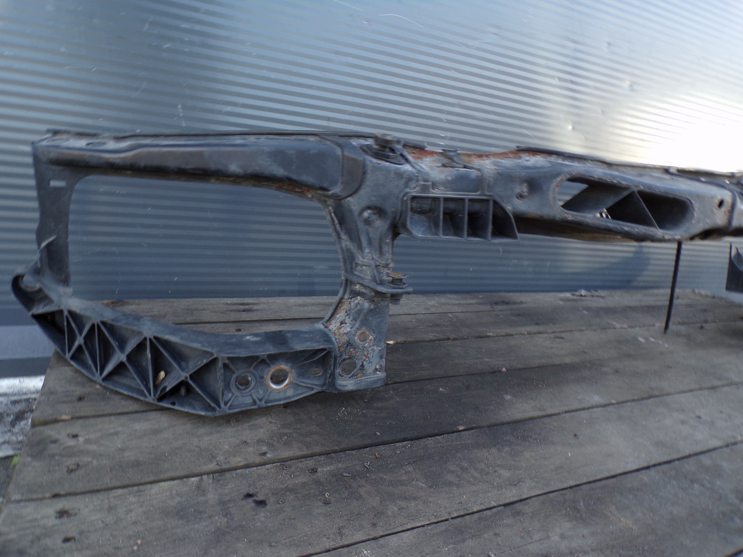 support panel for radiators CZOLOWKA pillar iron OPEL CORSA D damaged (K3)