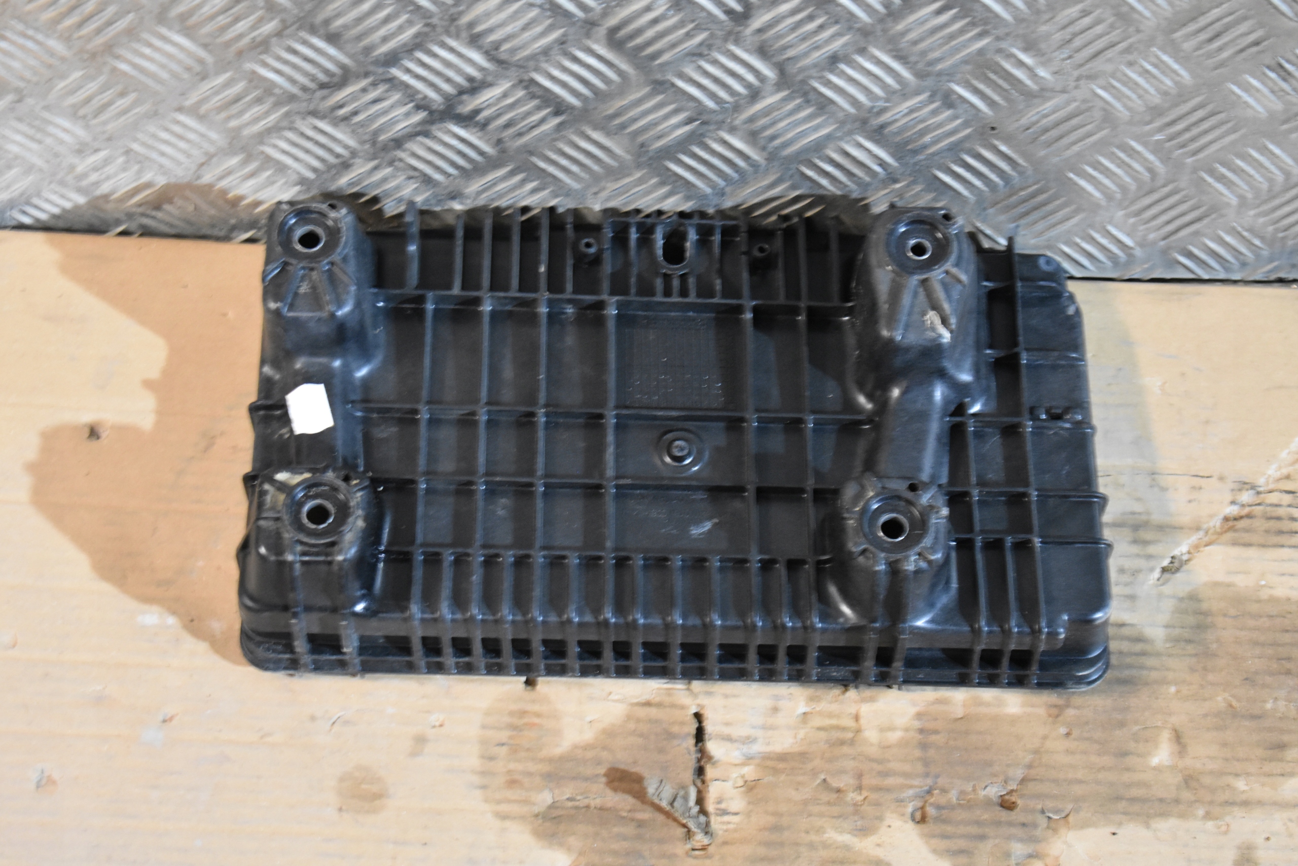 IDEALNA DRŽAČ AKUMULATORA MERCEDES W213 X290 1