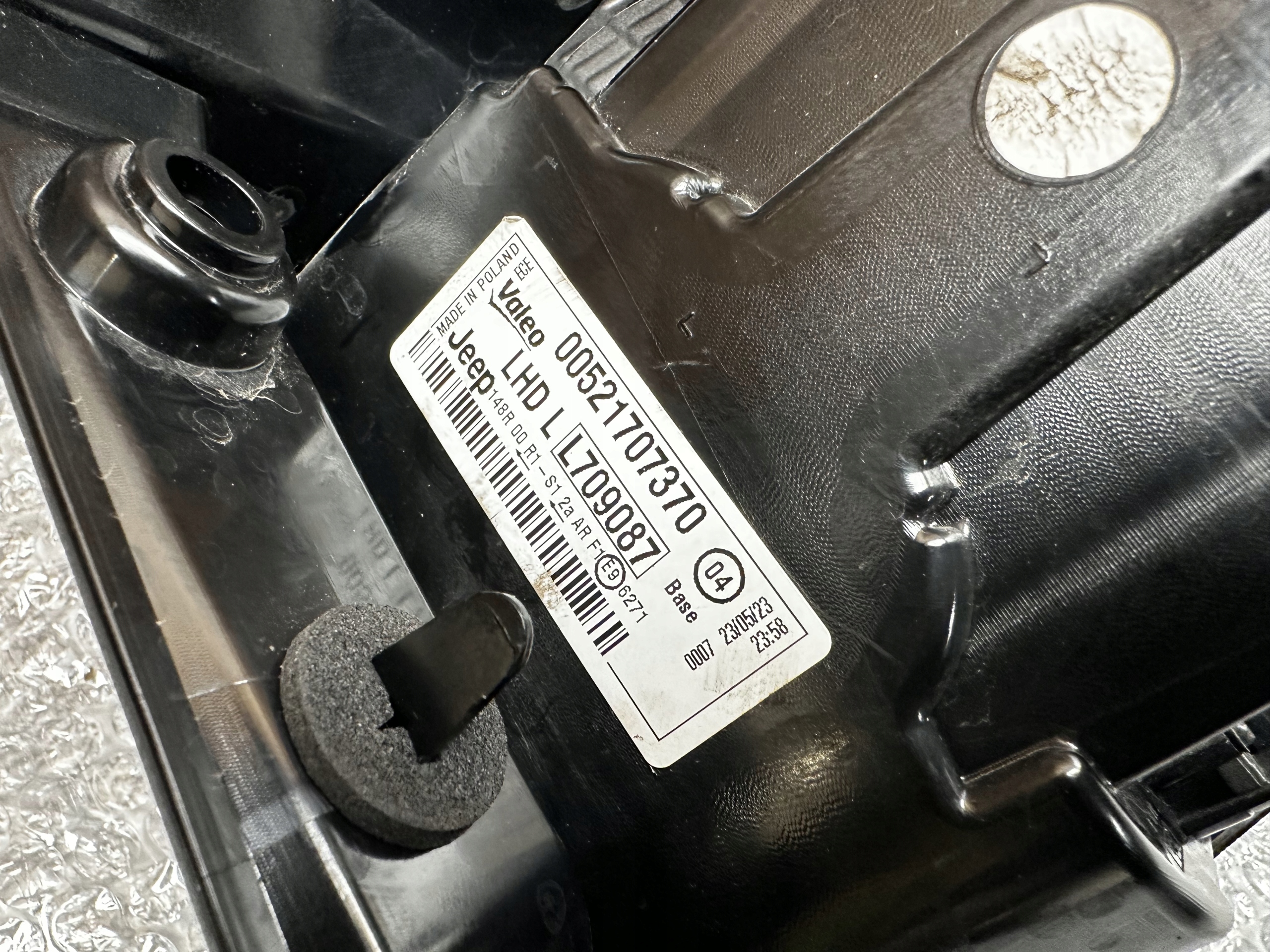 LAMPA LEWY TYŁ JEEP AVENGER 22- 00521707370 Typ samochodu 4x4/SUV Samochody osobowe