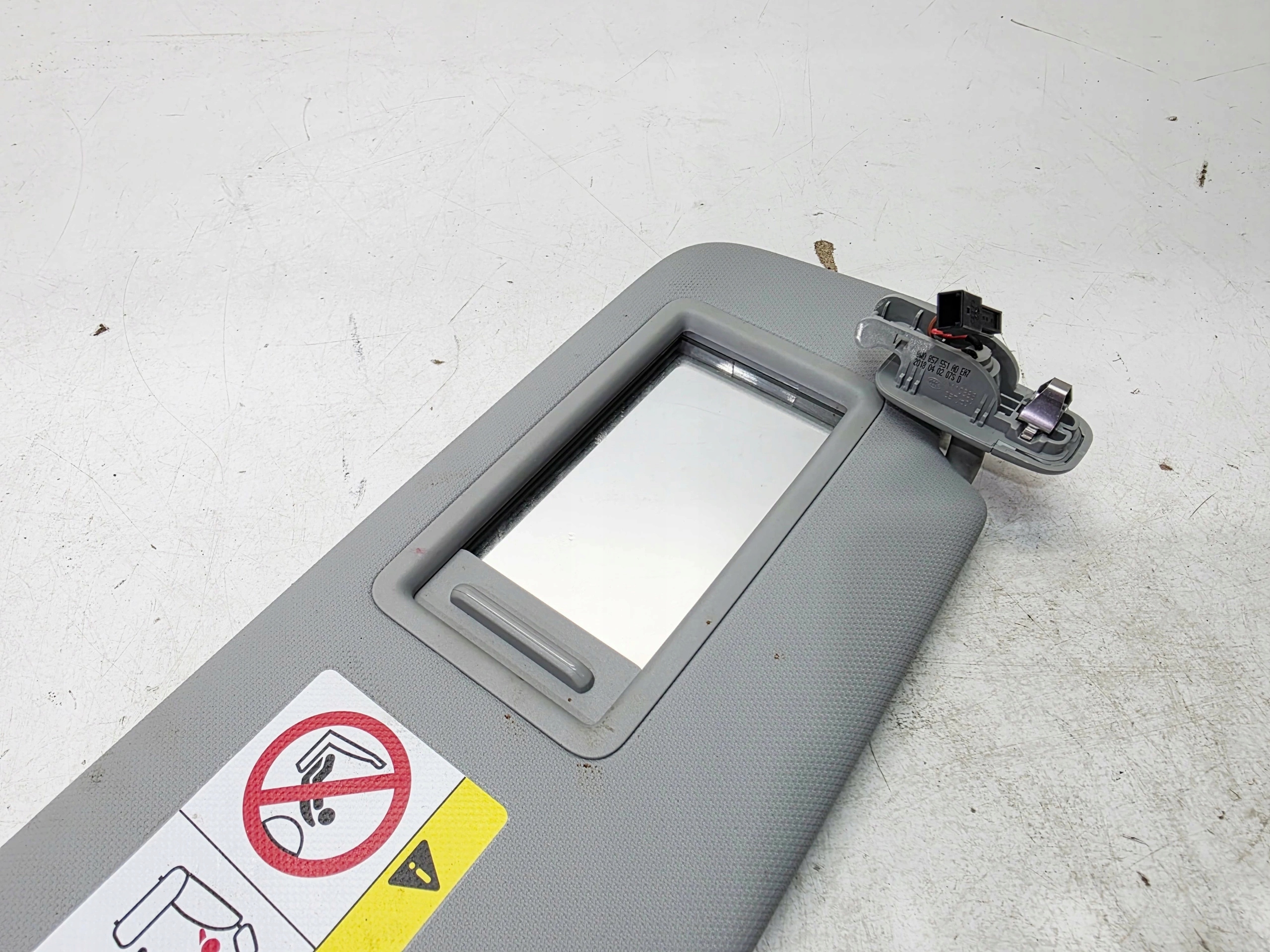 Blende Abdeckung PRZECIWSLONECZNA links AUDI A4 B9 A5 8W0857551AD EA7