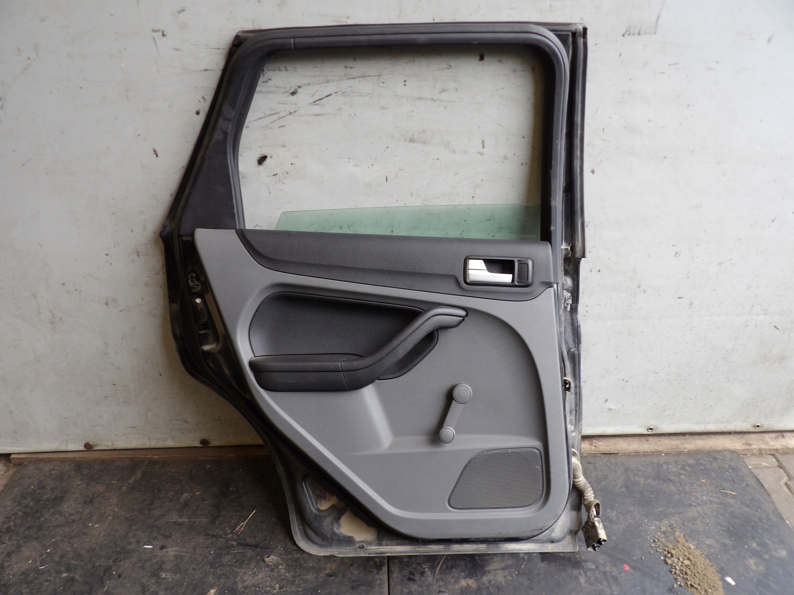 Ford Focus MK2 door rear. left lak. F3 kombi