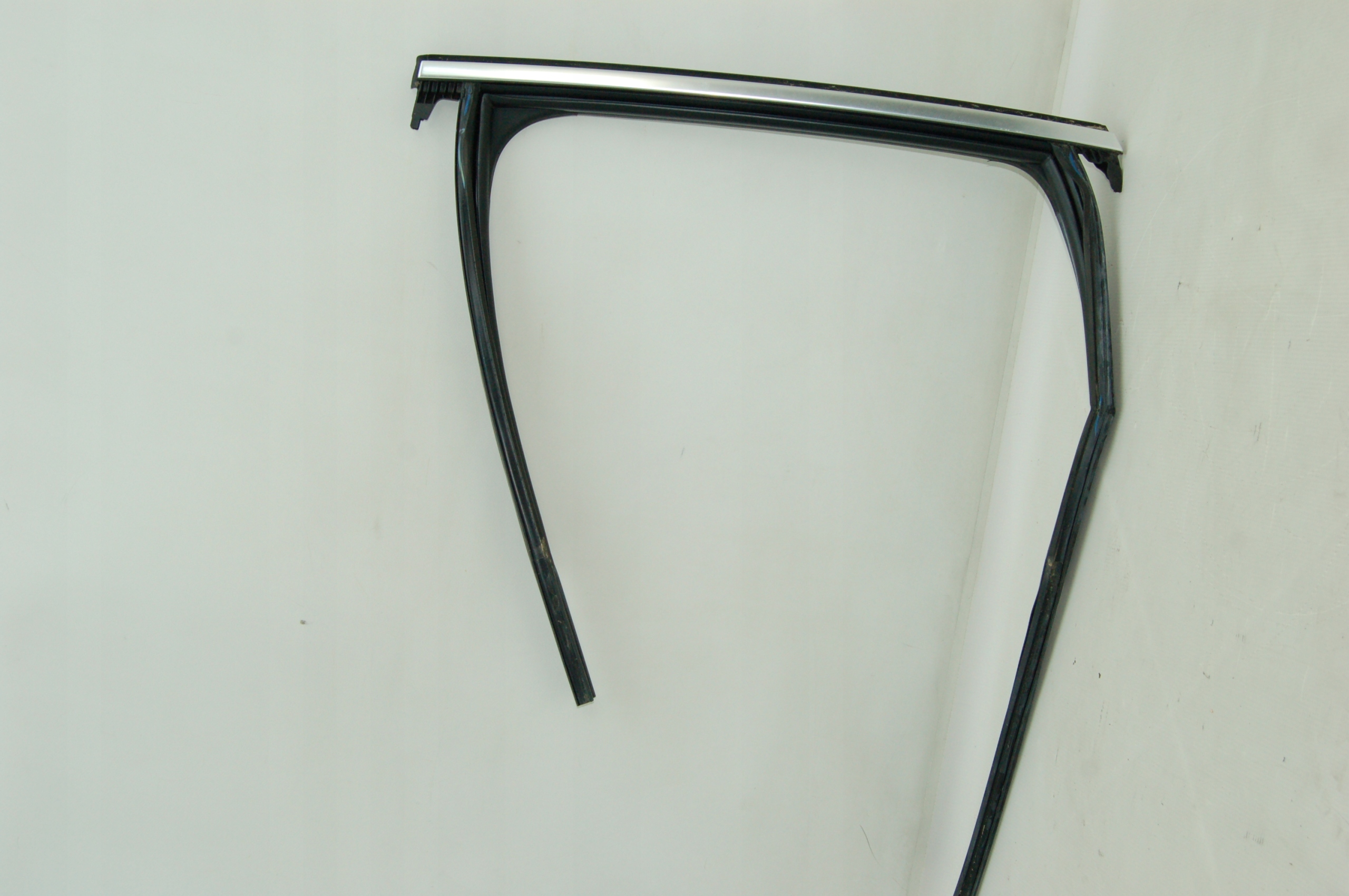 Ущільнення дверей лівий задній Audi Q5 80a839431c