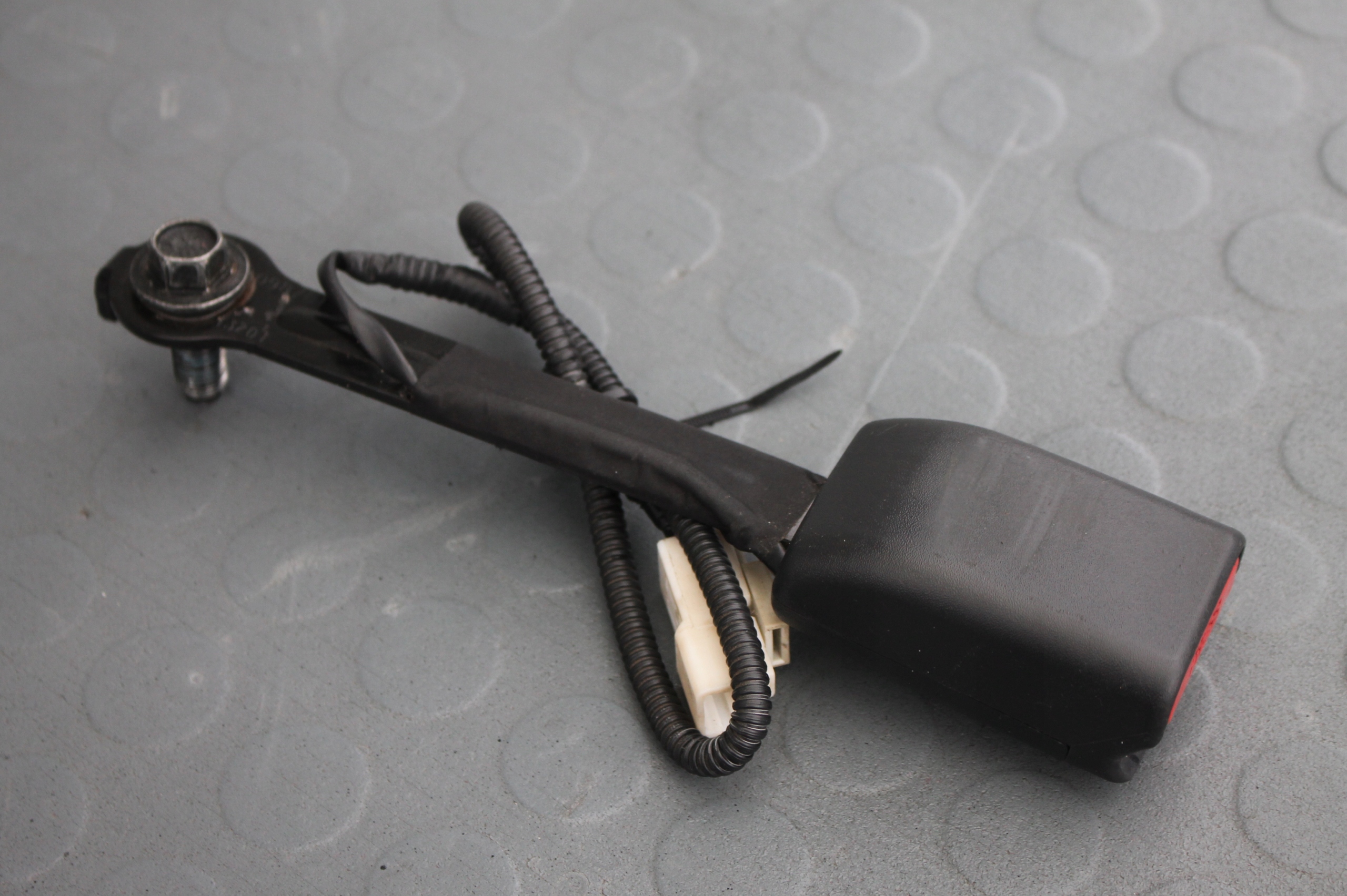 РЕМІНЬ ЛІВИЙ ПЕРЕДНІЙ KIA CARENS IV 13-19