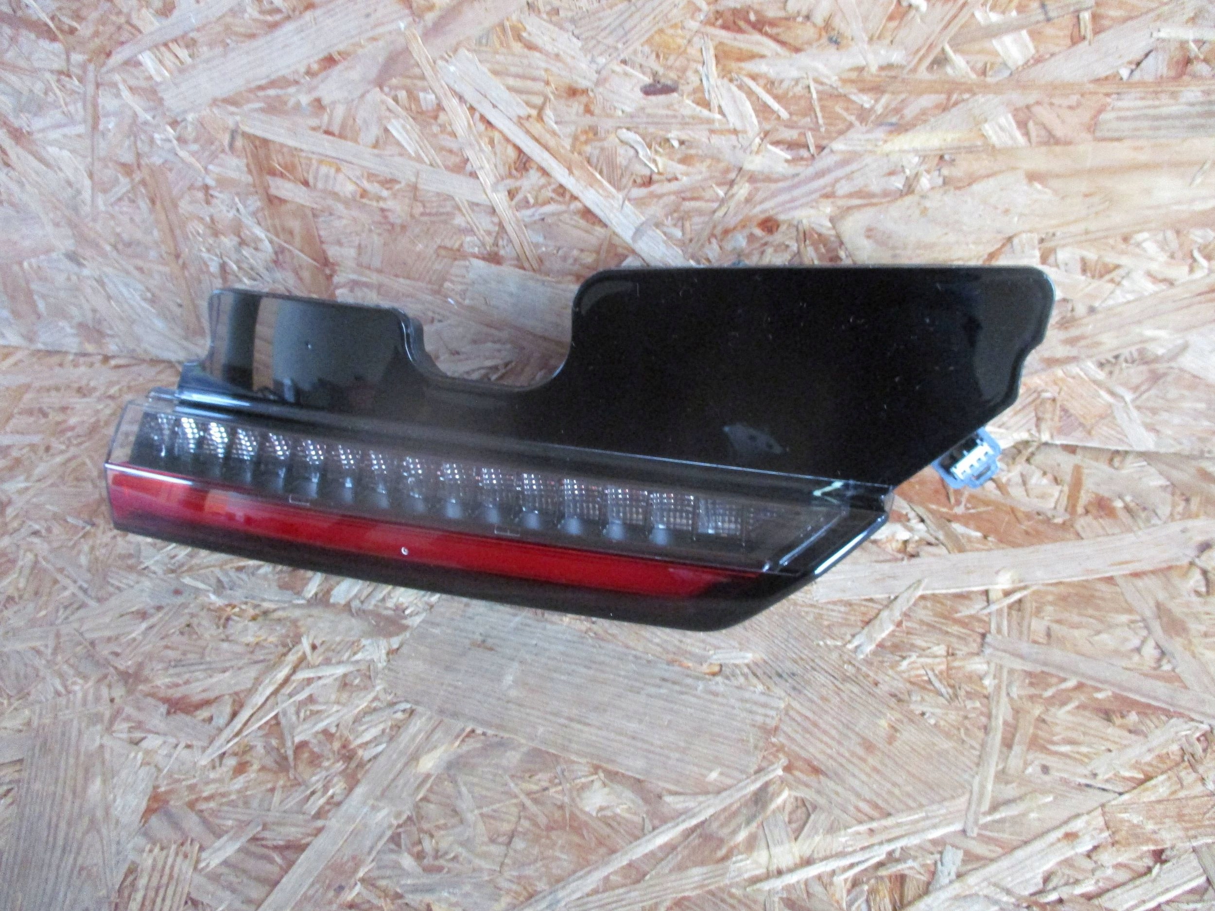 light rear part rear left to the bonnet VOLVO C40