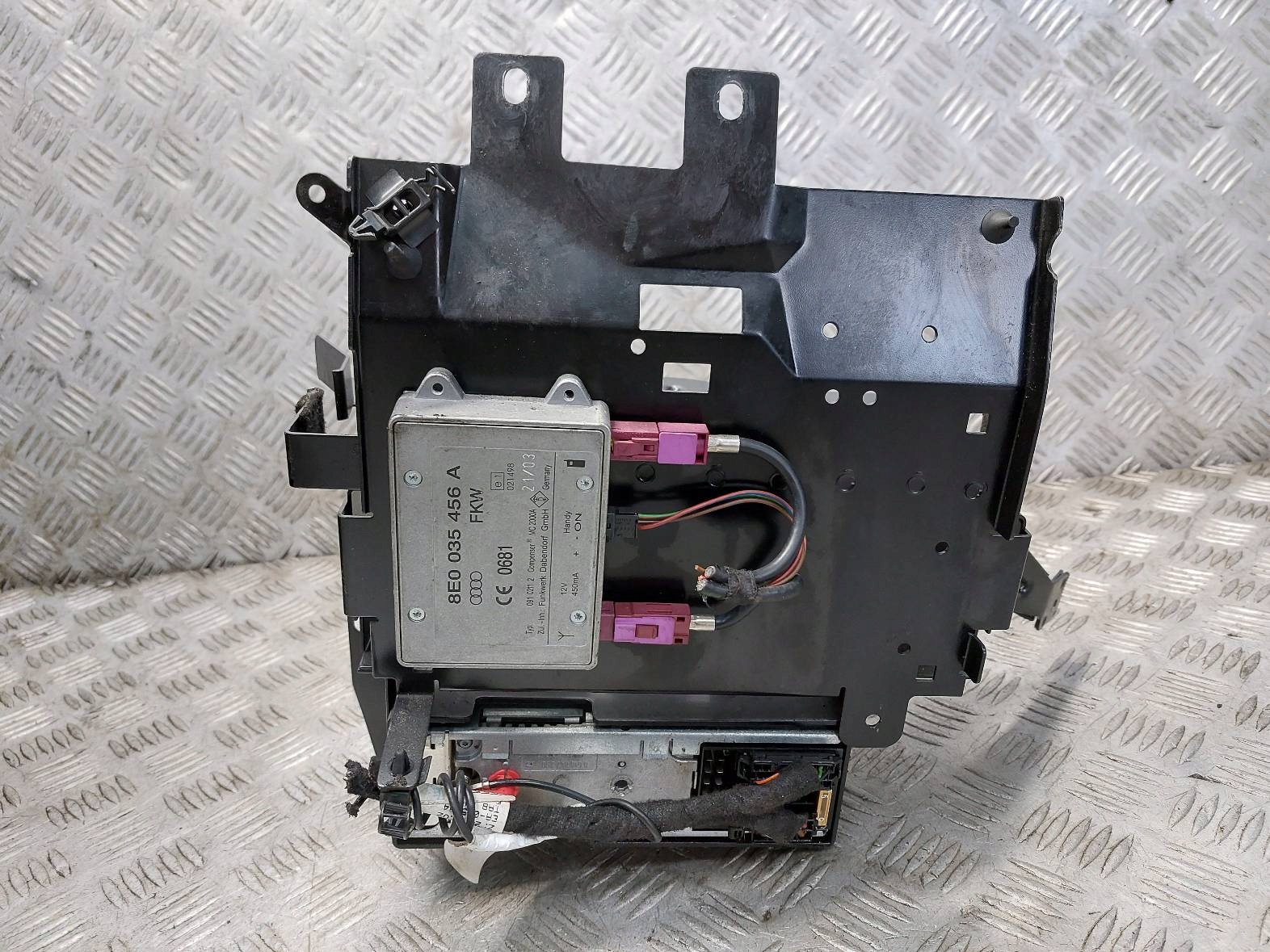 ZMIENIARKA + WZMACNIACZ AUDI A6 C5 LIFT 8618842290 Numer katalogowy części 8618842290