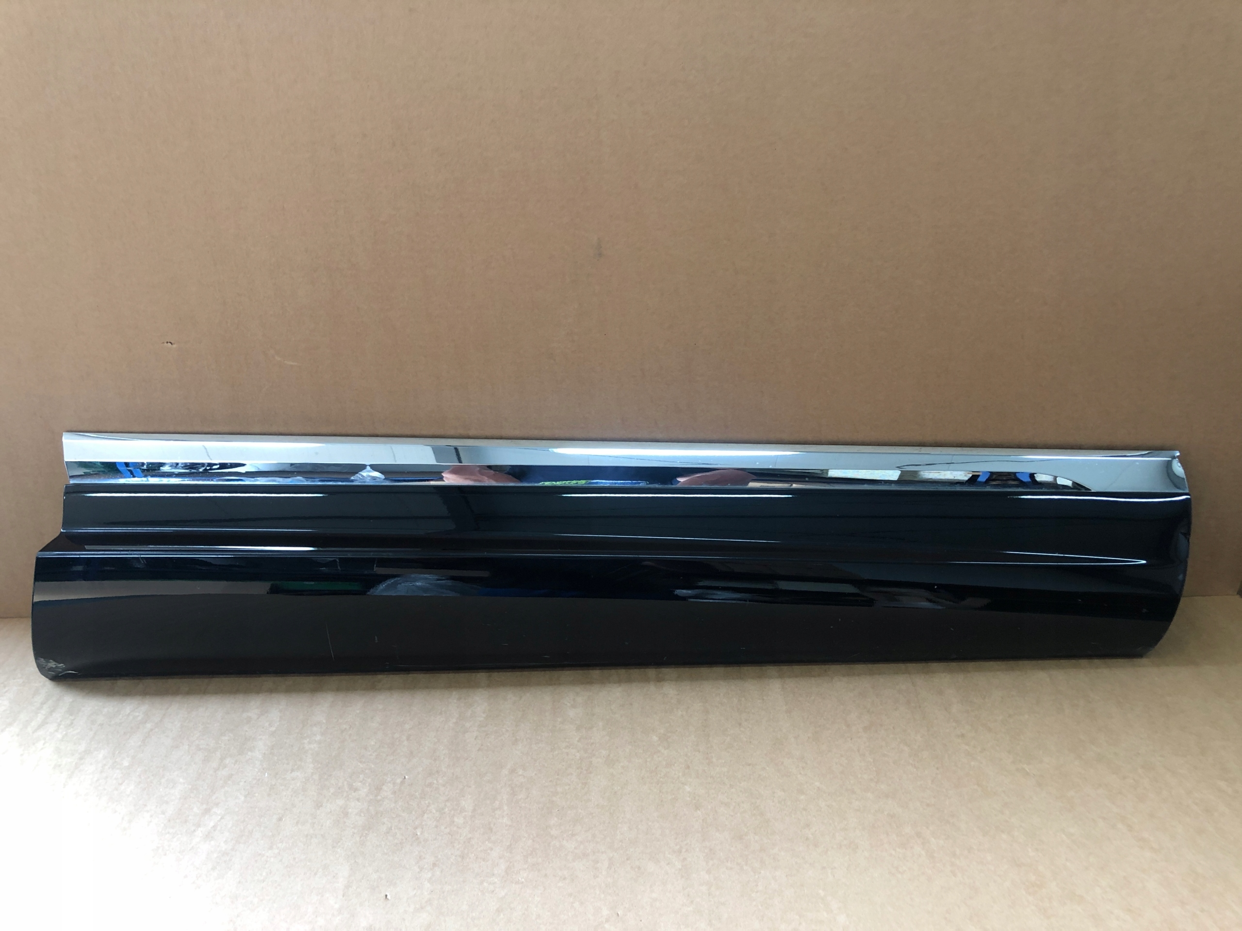 VW TOUAREG 7P RLINE moulding door right front
