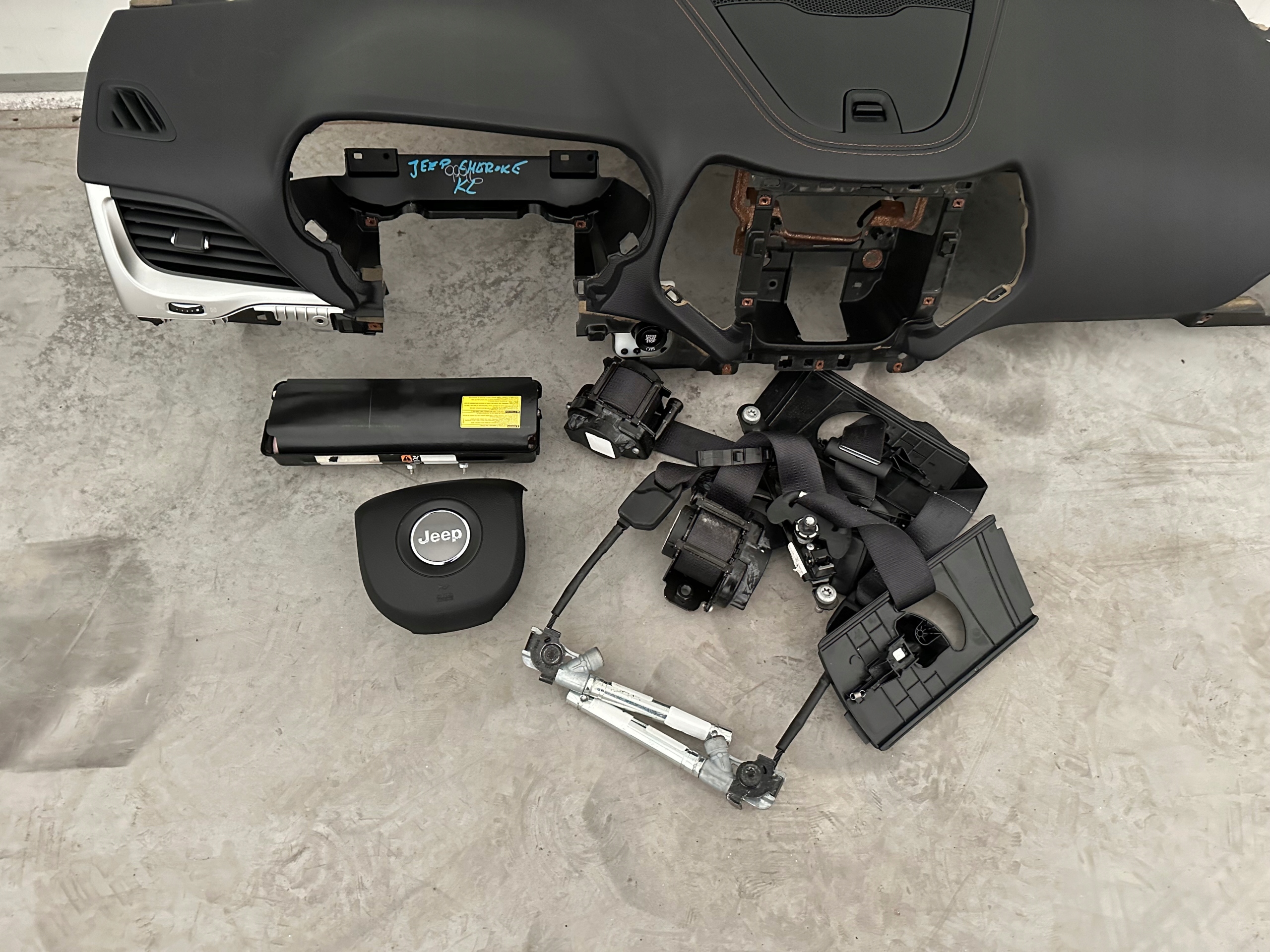 JEEP CHEROKEE KL console airbag tension belts DEMONTAZ