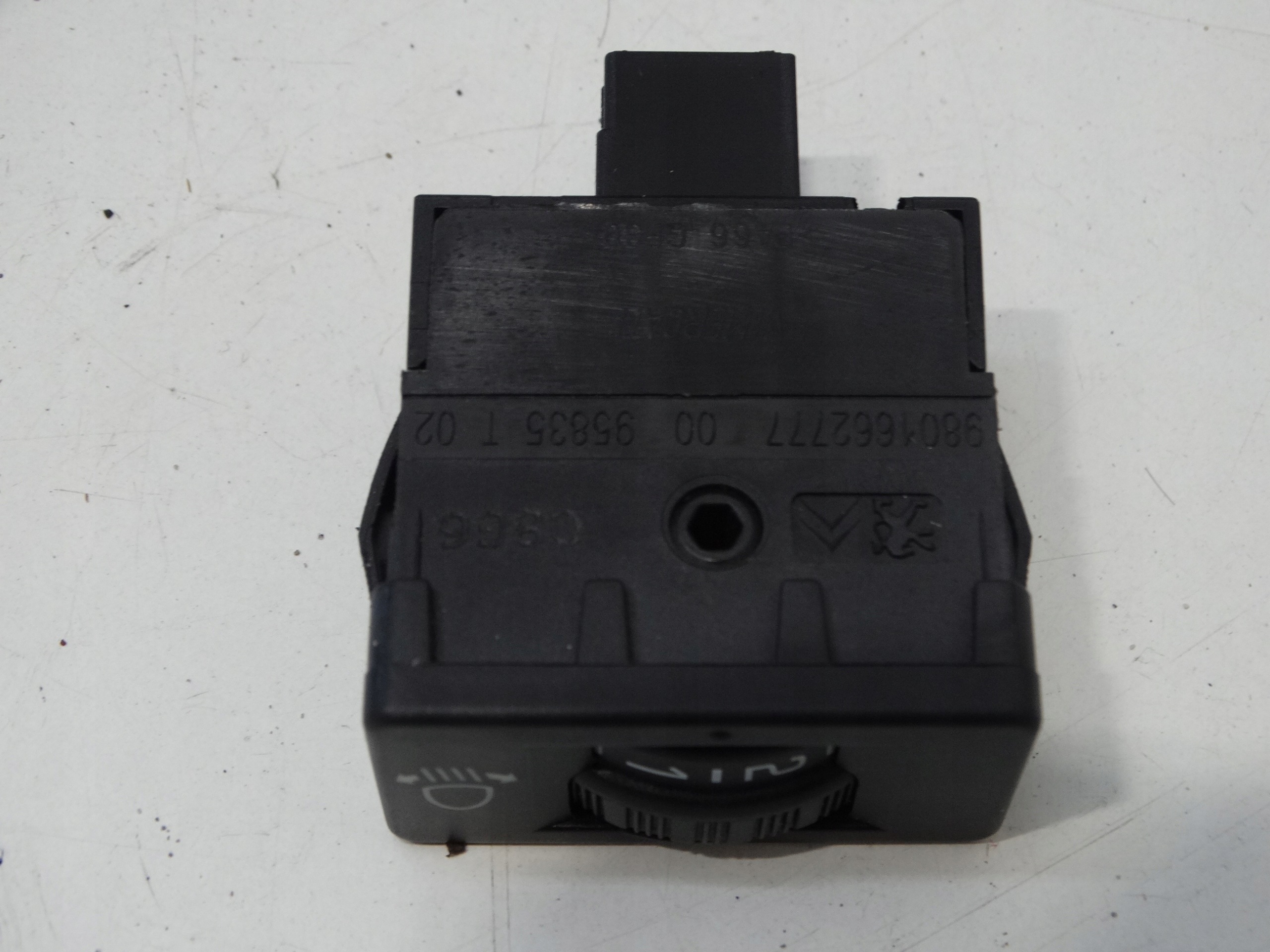 switch control of the lights CITROEN C4 CACTUS 9801662777