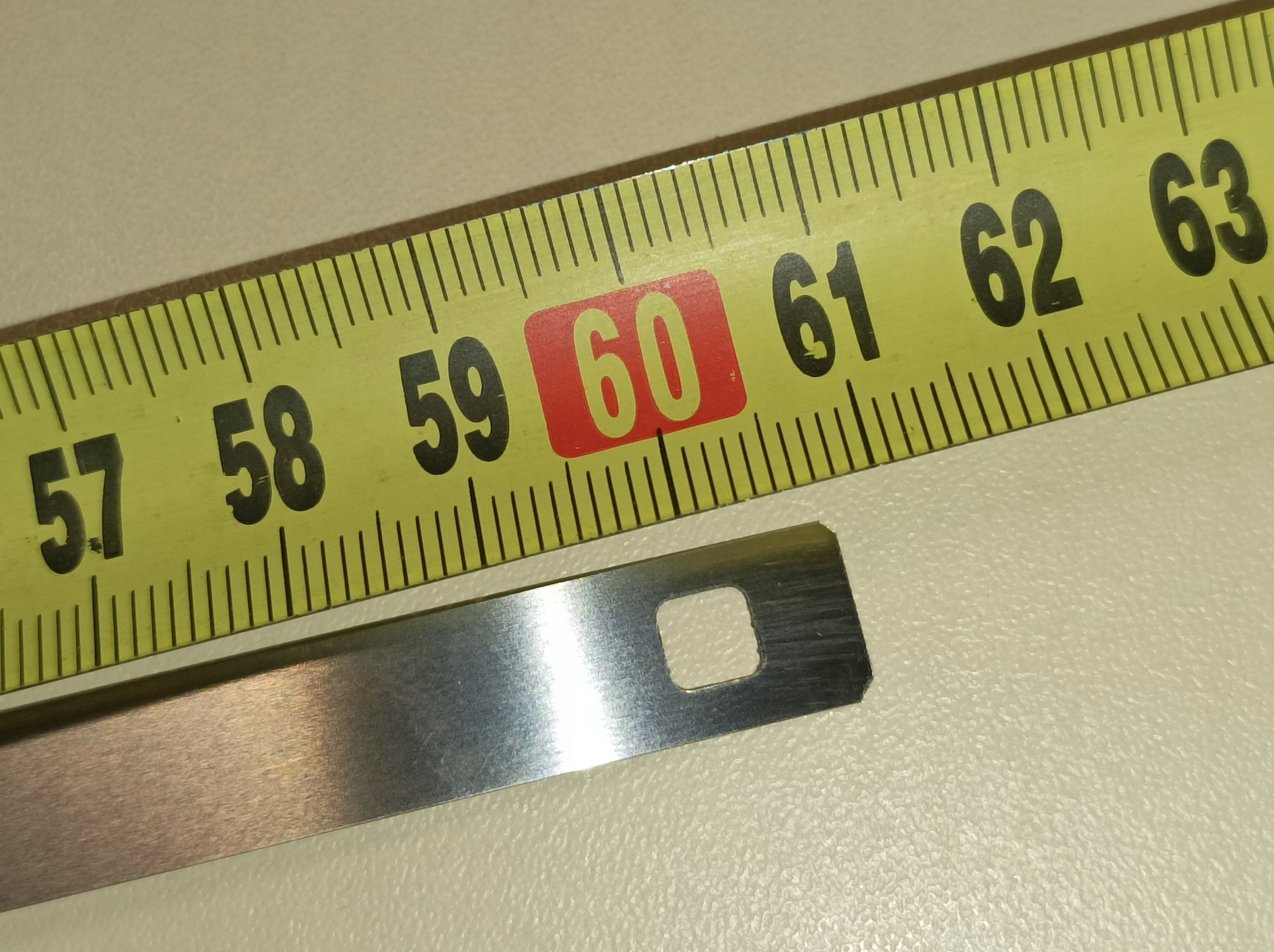 TAŚMA LISTWA ZAWIASU DRZWI ZMYWARKI WHIRLPOOL INDESIT SAMSUNG GORENJE Kod producenta 453814