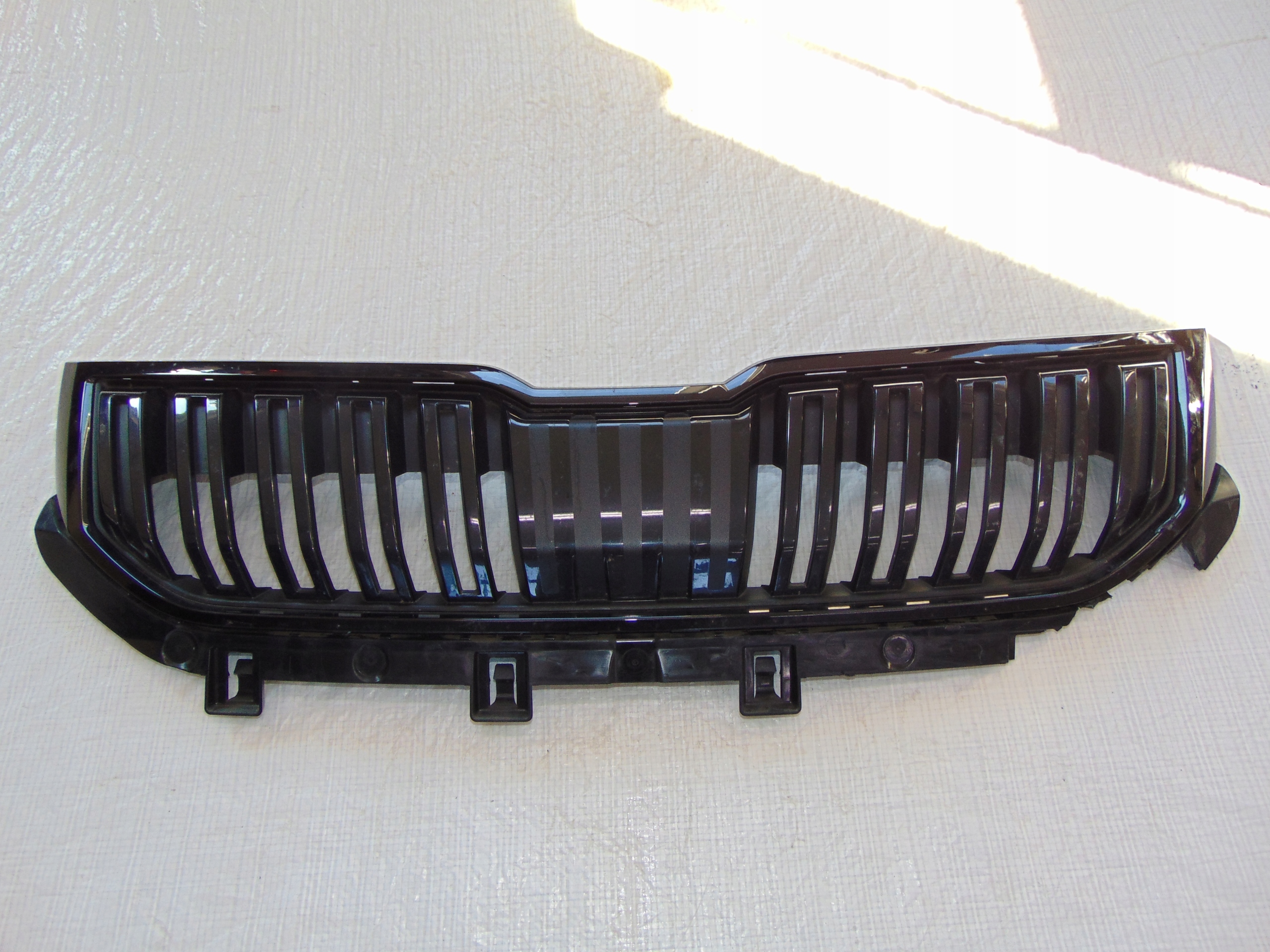 РЕШІТКА РАДІАТОРА SKODA KAROQ 57A853653B