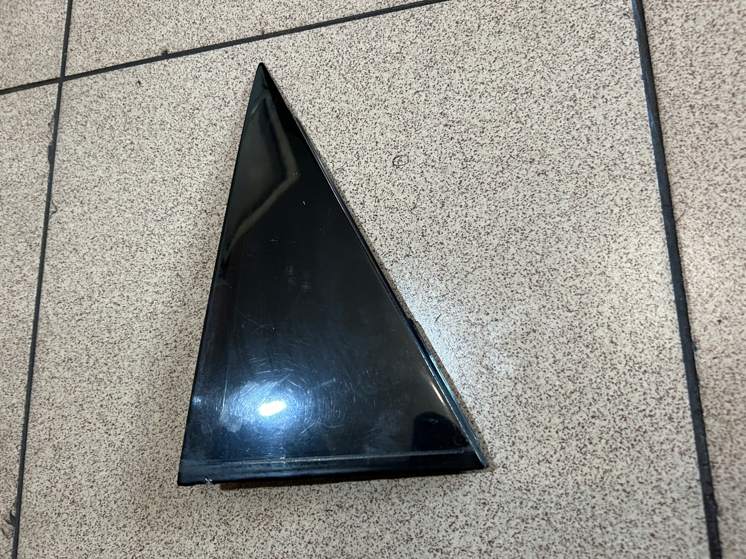 TRÓJKĄT RAMKA USZCZELKA DRZWI SZYBY LEWY TYŁ AUDI A6 C5 KOMBI Producent części Audi OE