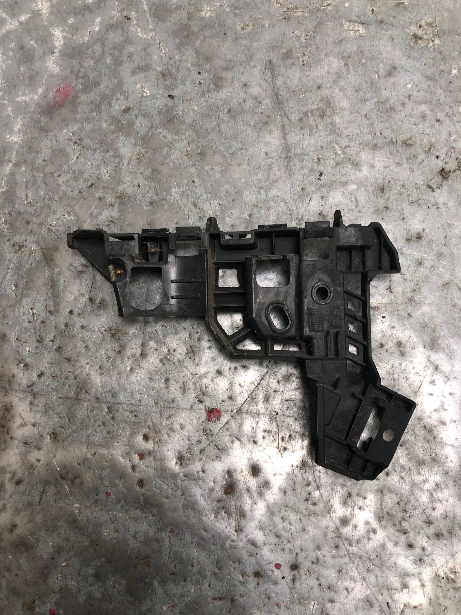 bumper bracket left front OPEL ASTRA K KOMBI 39020432