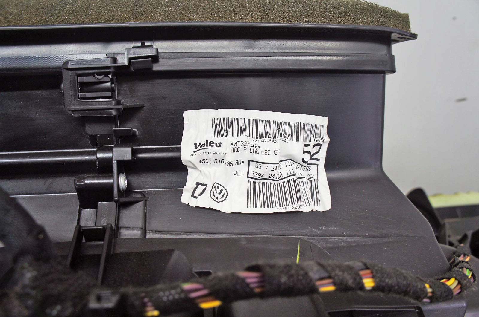 UA310 Audi A3 III 8V 2.0и радиатор отопителя 5Q1816005AD европа