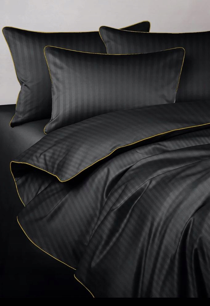 Posteľná Bielizeň damašek čierny so zlatým lemom 160x200