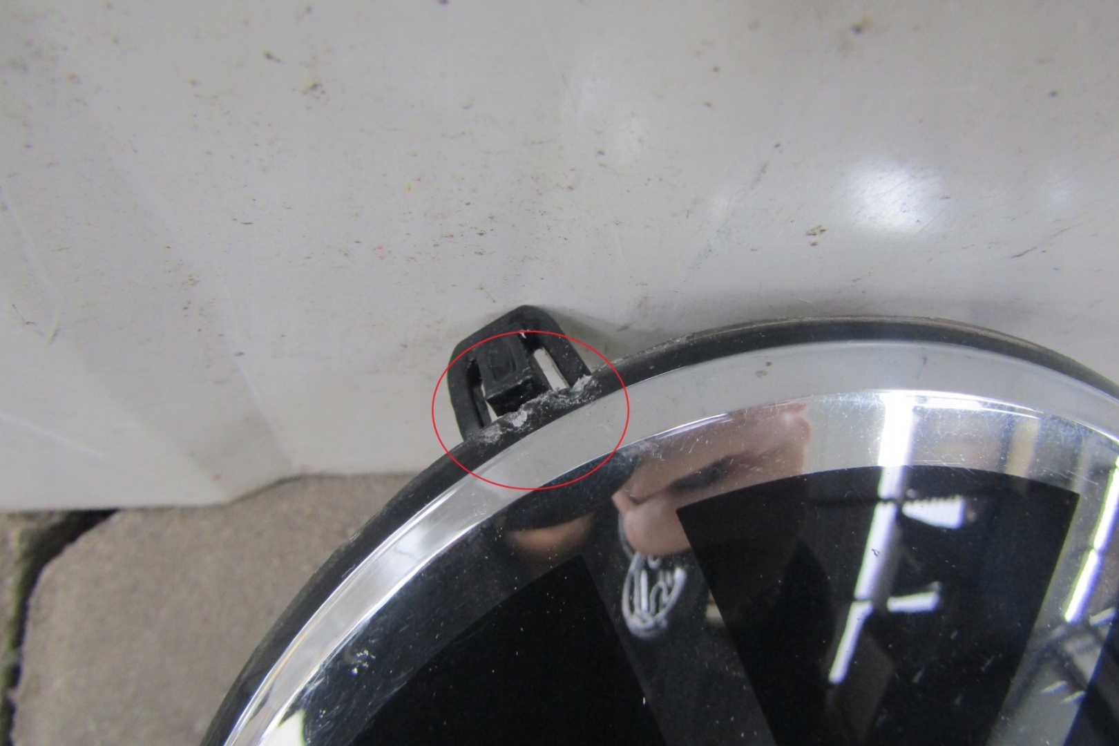 Znaczek Emblemat logo atrapa 5H0 VW Golf 8 5H0853601M Stan opakowania oryginalne