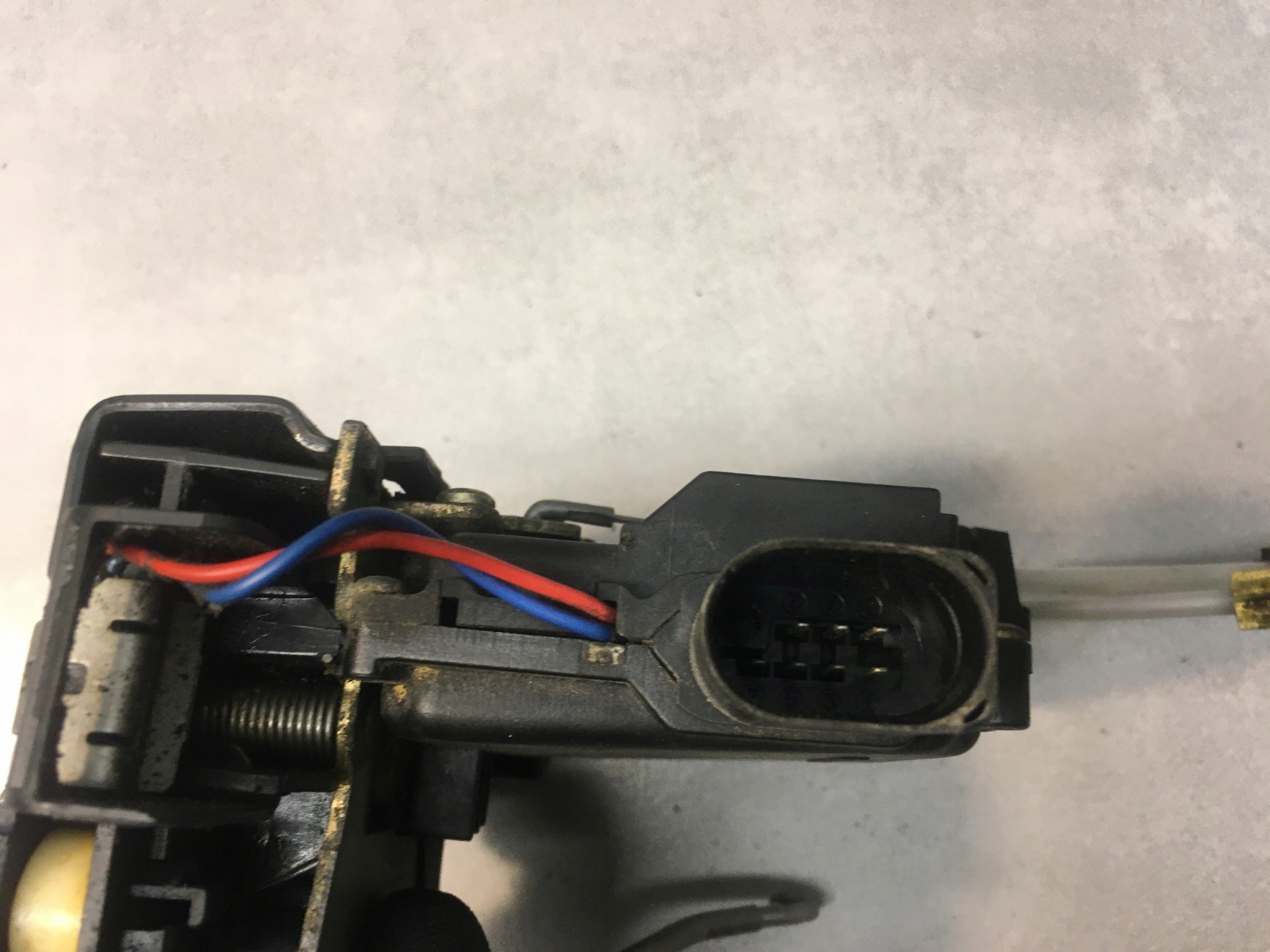 lock door left rear part AUDI A6 C5 7 PIN