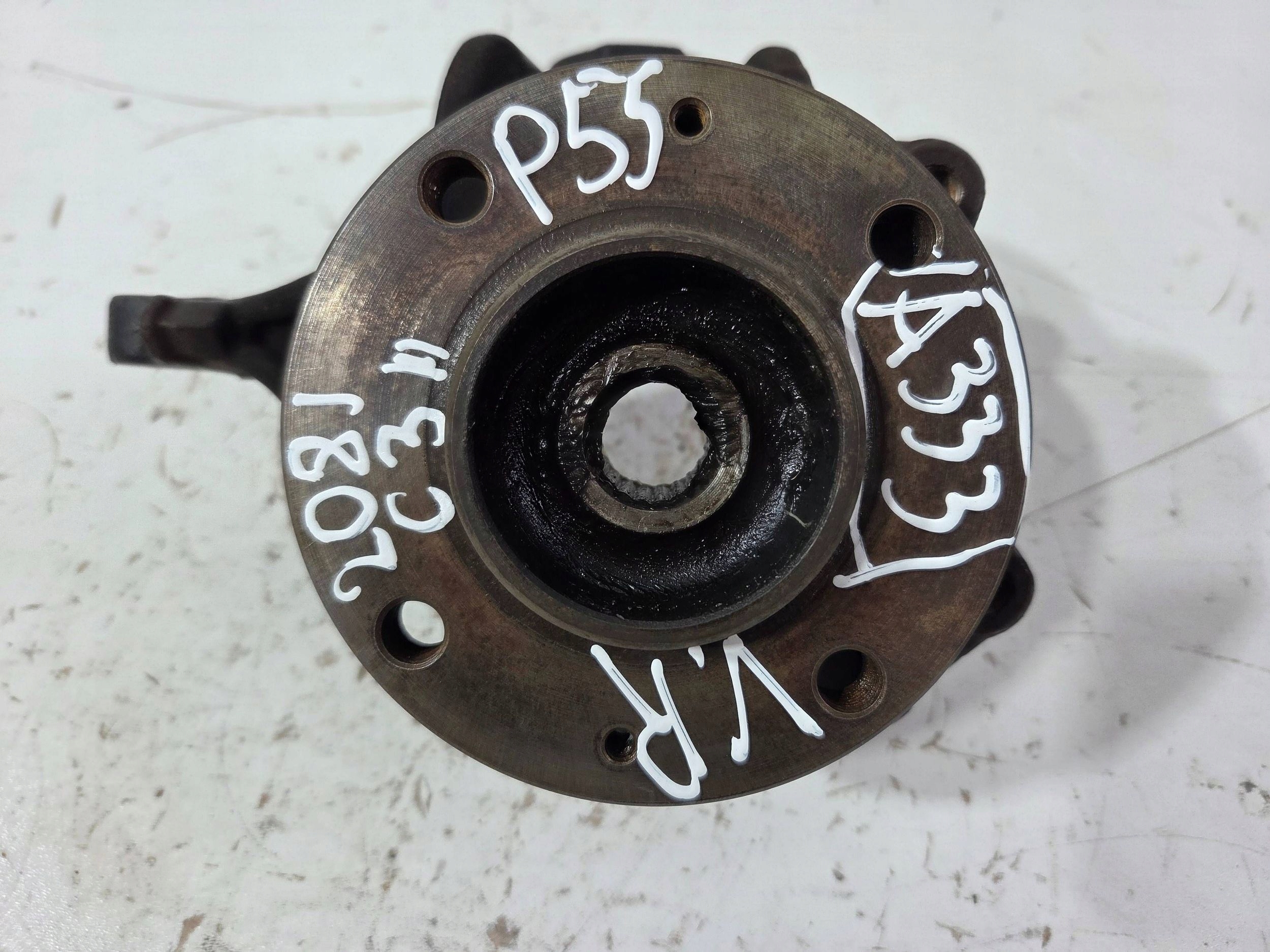 Peugeot 208 and Citroen C3 swing front right P55 (A333)