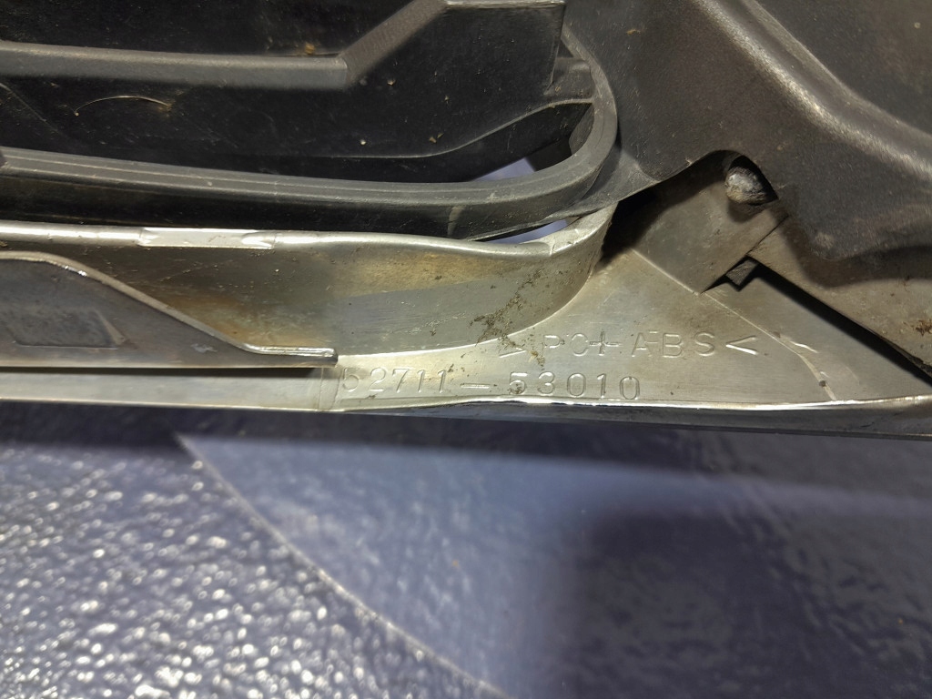 lexus IS II решетка радиатора 53101-53050