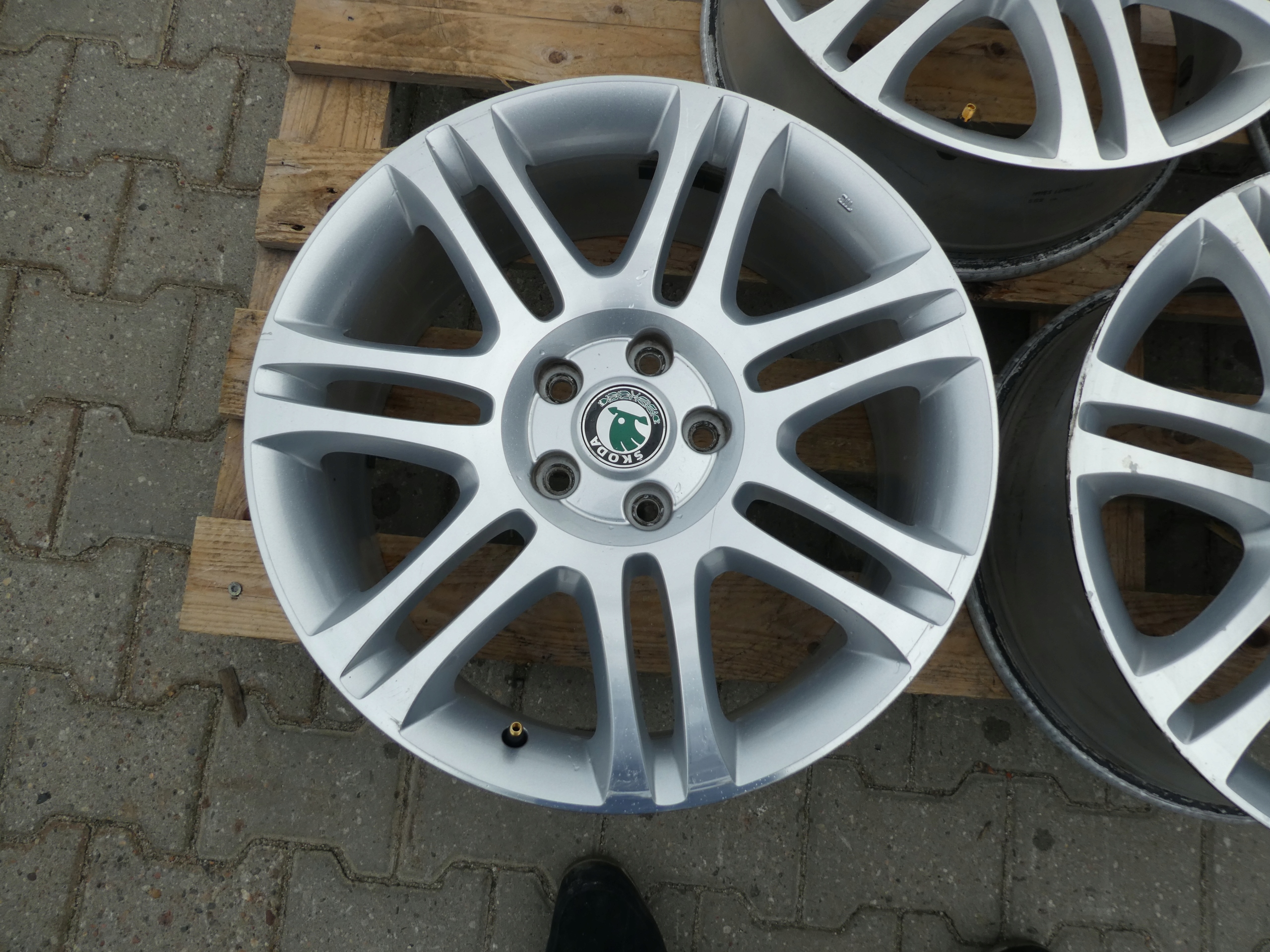 4X discs aluminium disc 3T0601025E SKODA 5X112
