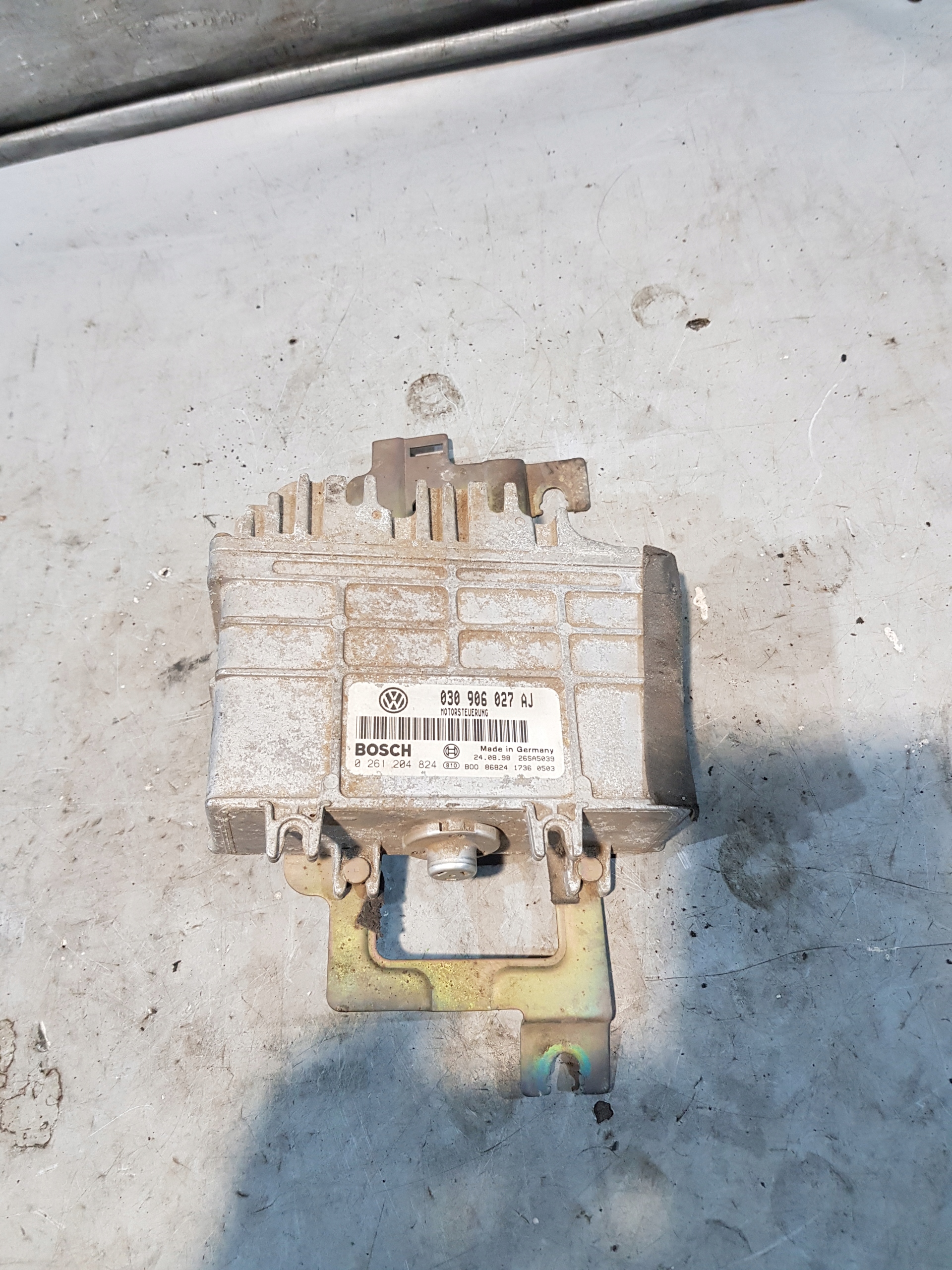 control unit computer of the engine VW POLO III 6N 1.0 8V 030906027AJ